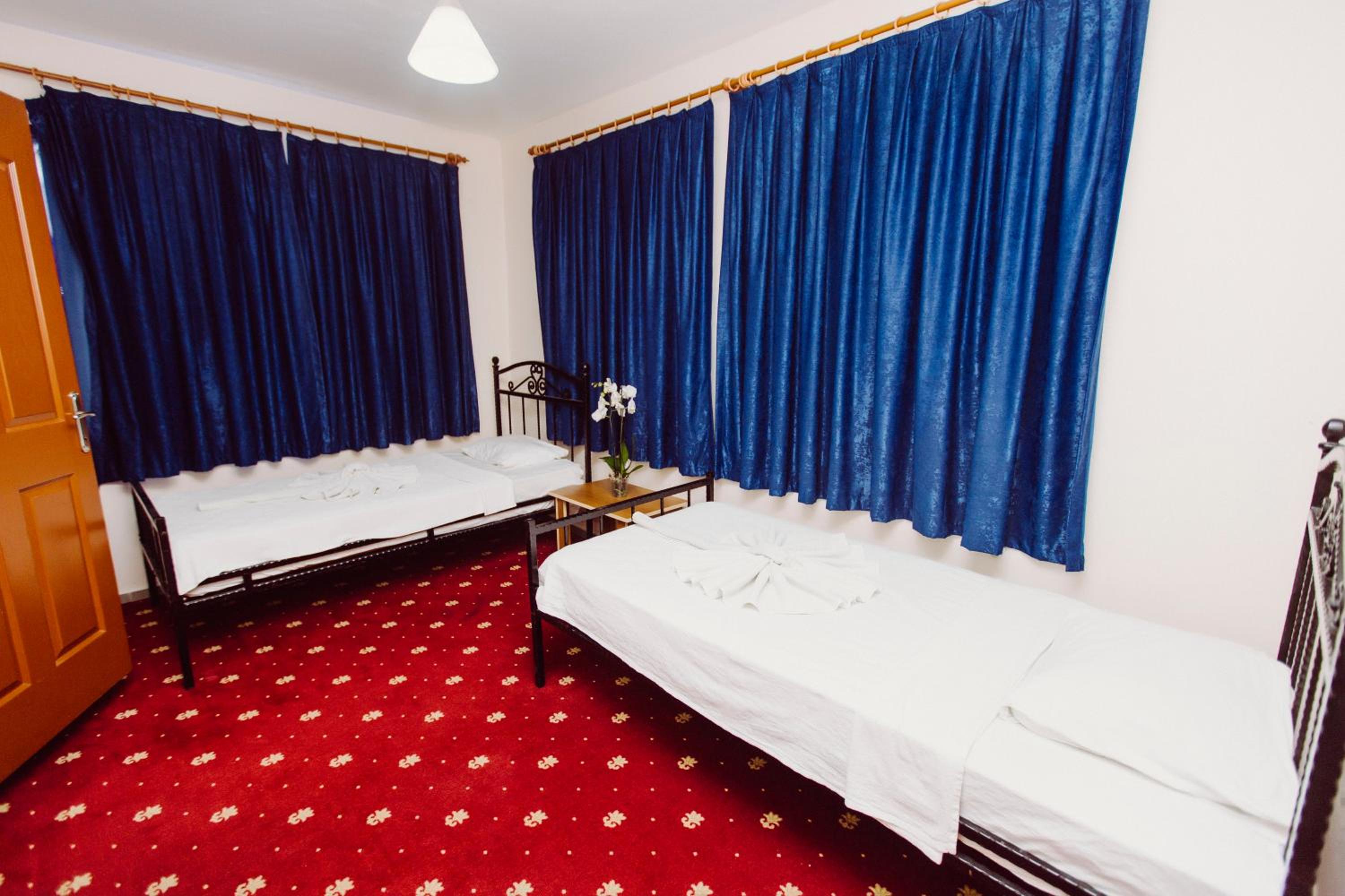 Standard Double or Twin Room - Photo 12