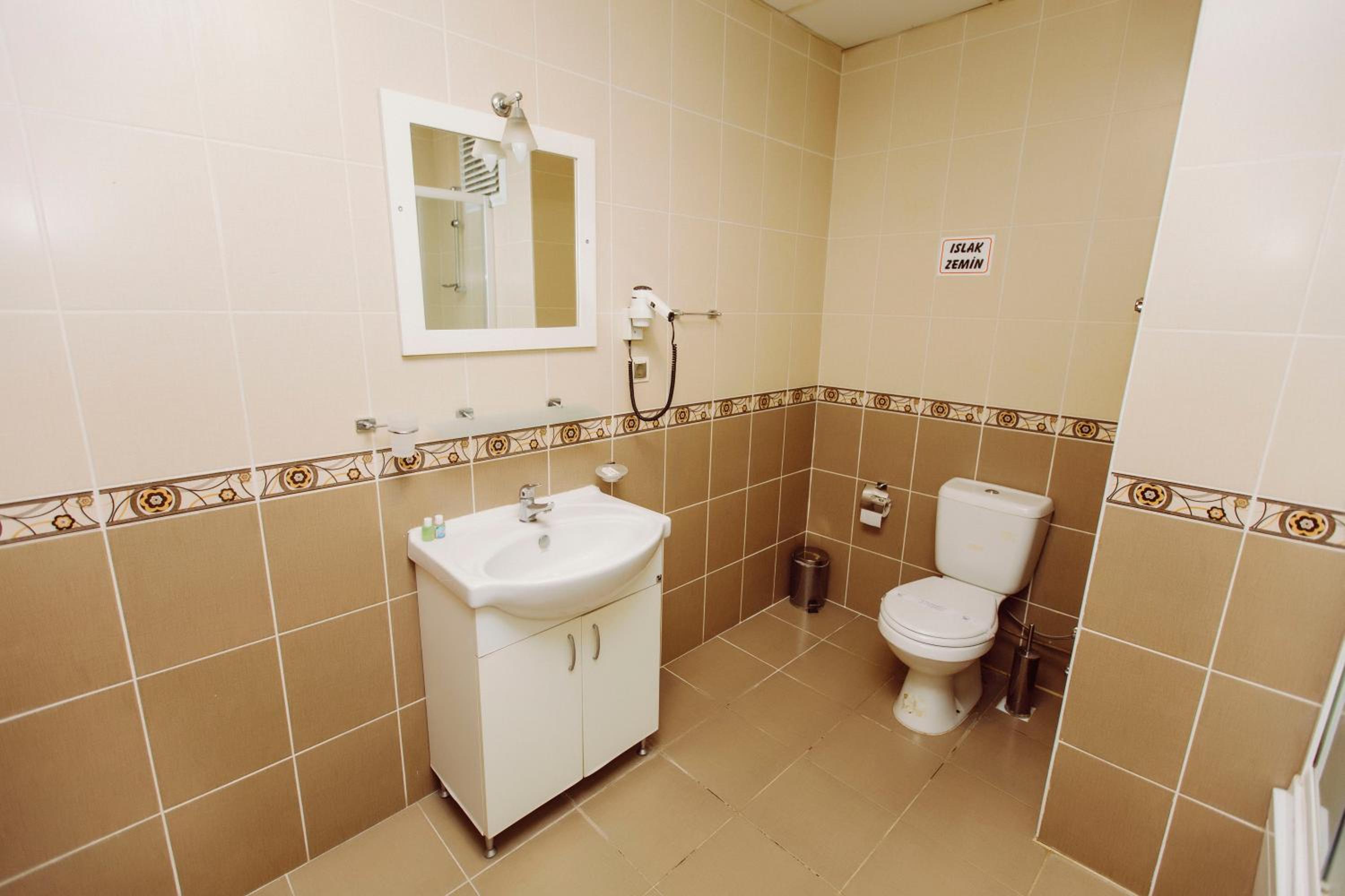 Standard Double or Twin Room - Photo 10