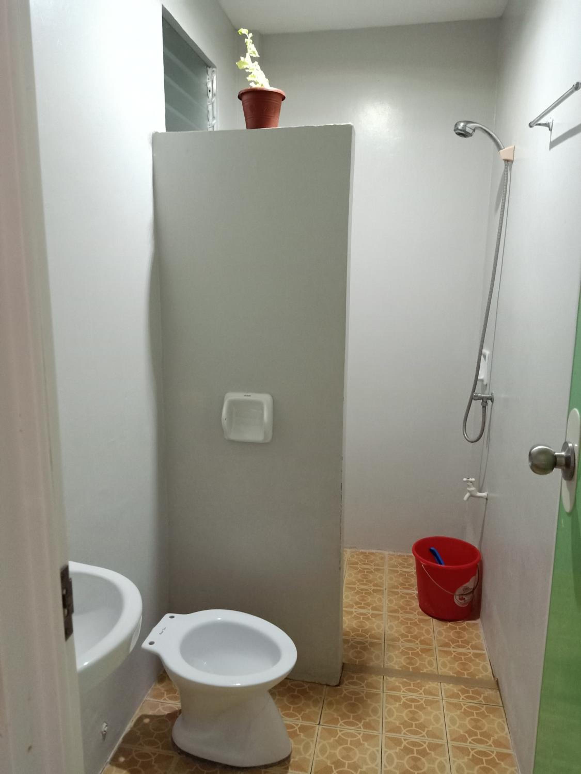 Double Room with Private Bathroom - Photo 35