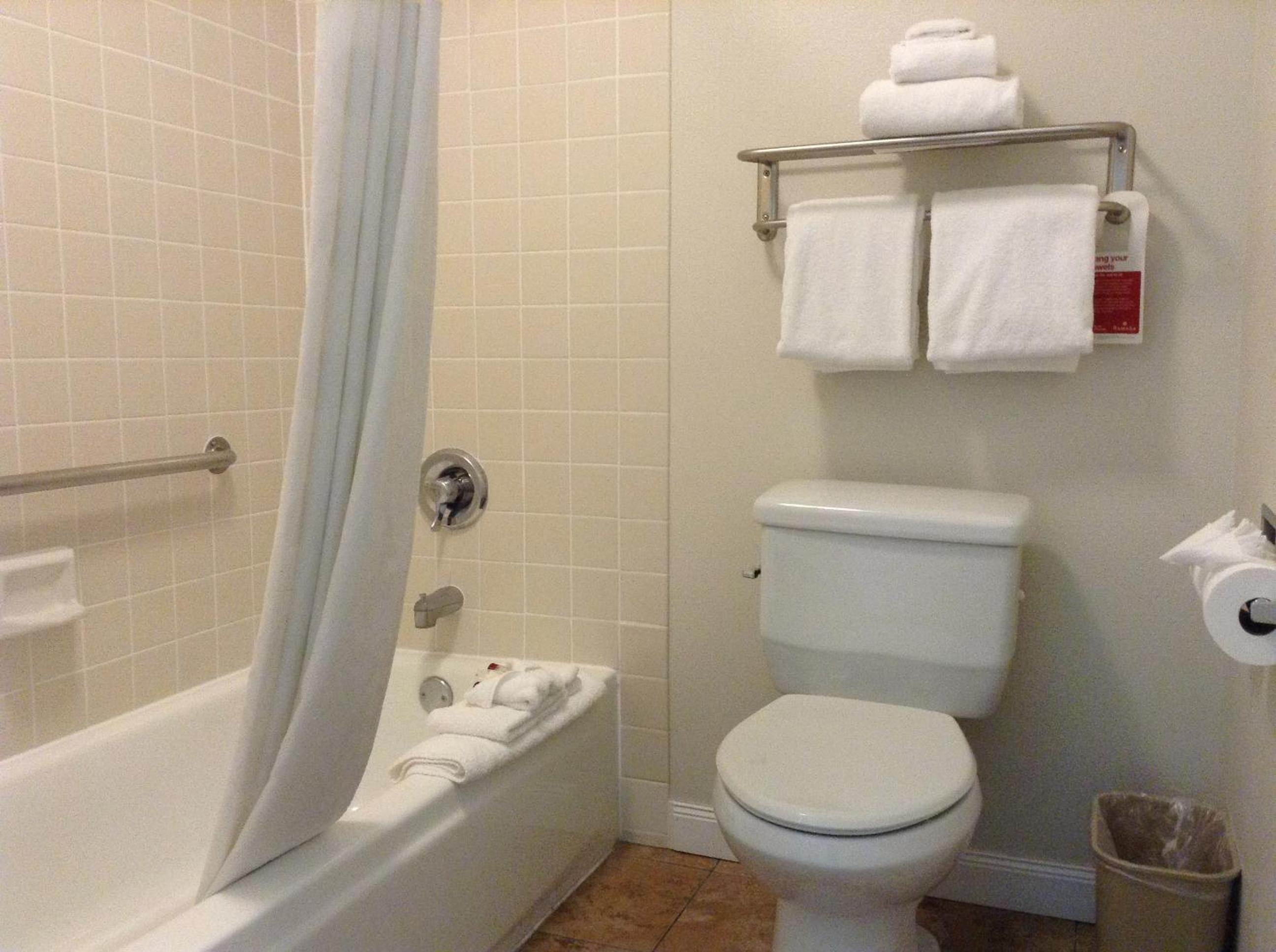 Studio Suite with Two Queen Beds - Non-Smoking - Photo 4