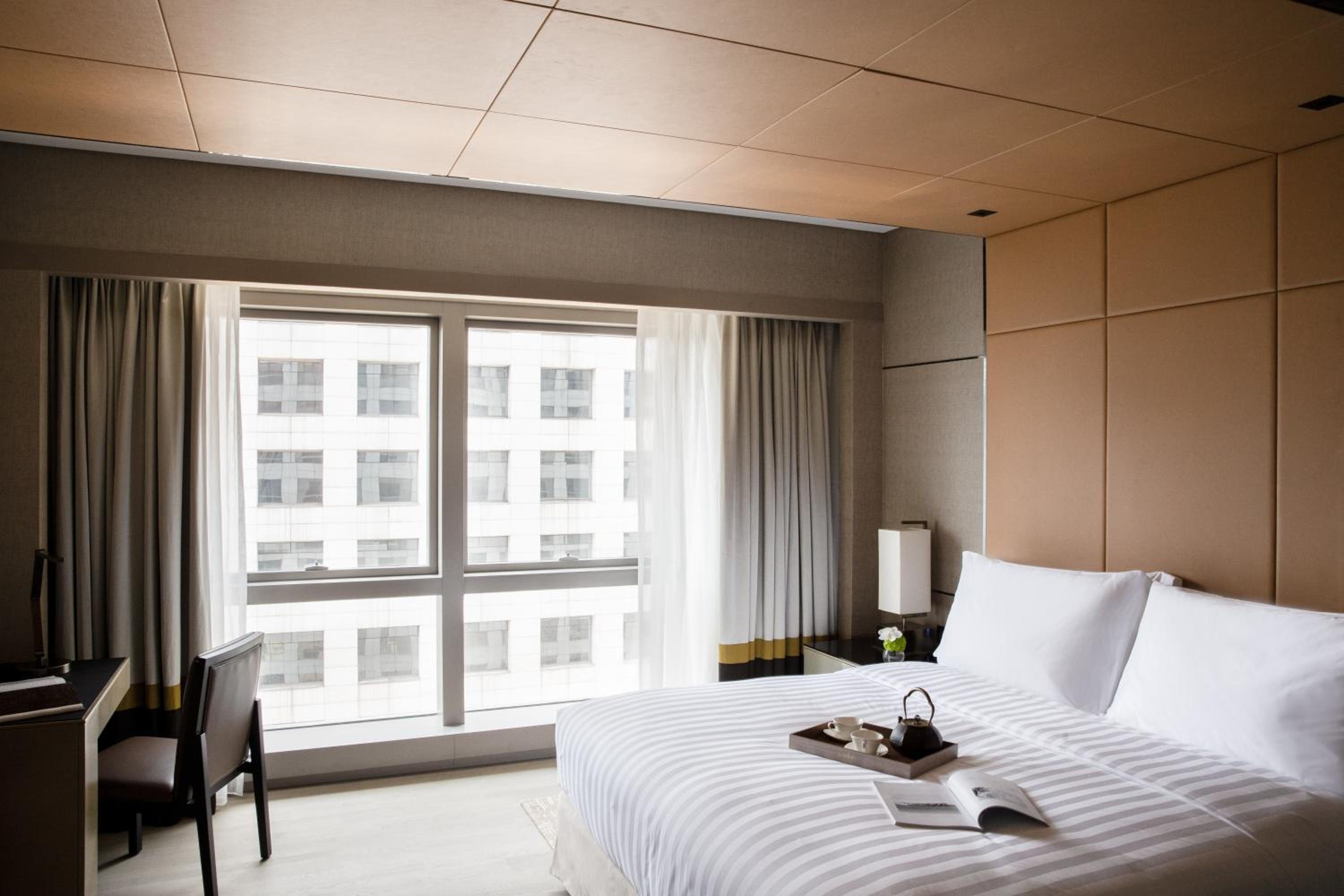 Two Bedroom Deluxe Residence Contemporary - Photo 4
