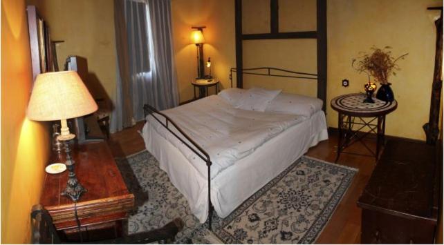 Double or Twin Room - Photo 4
