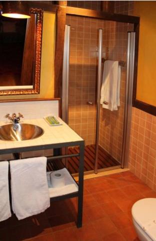 Double or Twin Room - Photo 6