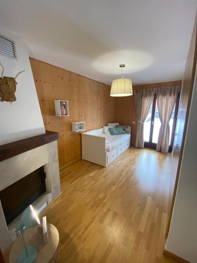 Three-Bedroom Apartment photo 3