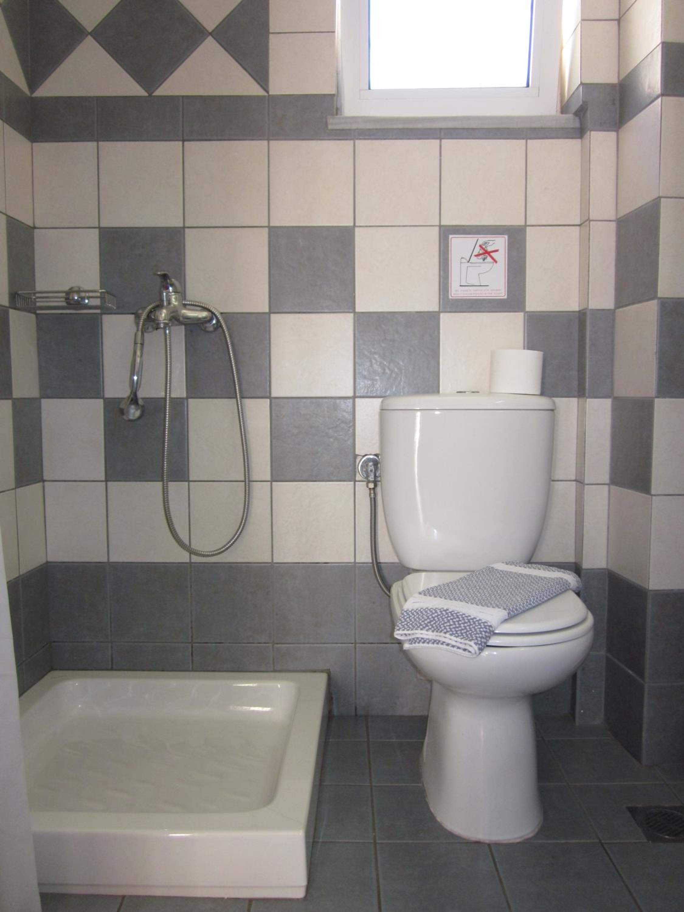 One-Bedroom Apartment (3 Adults) - Photo 11