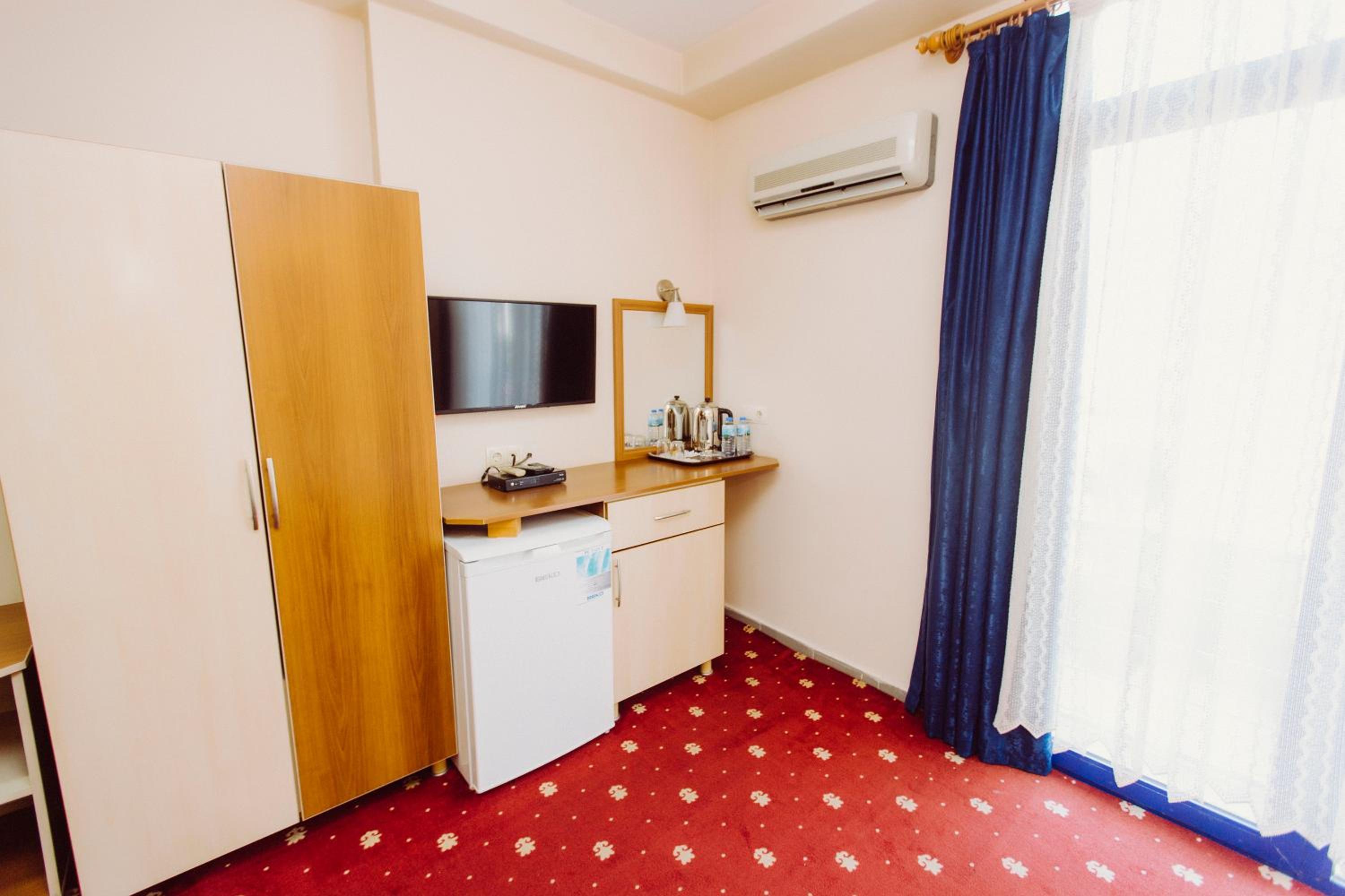 Standard Double or Twin Room - Photo 6