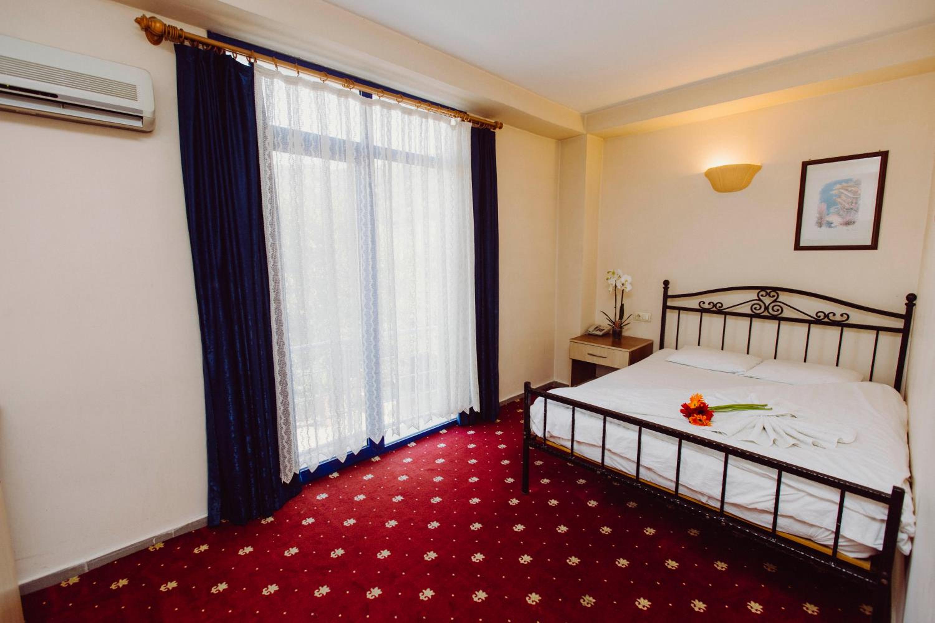 Standard Double or Twin Room - Photo 5