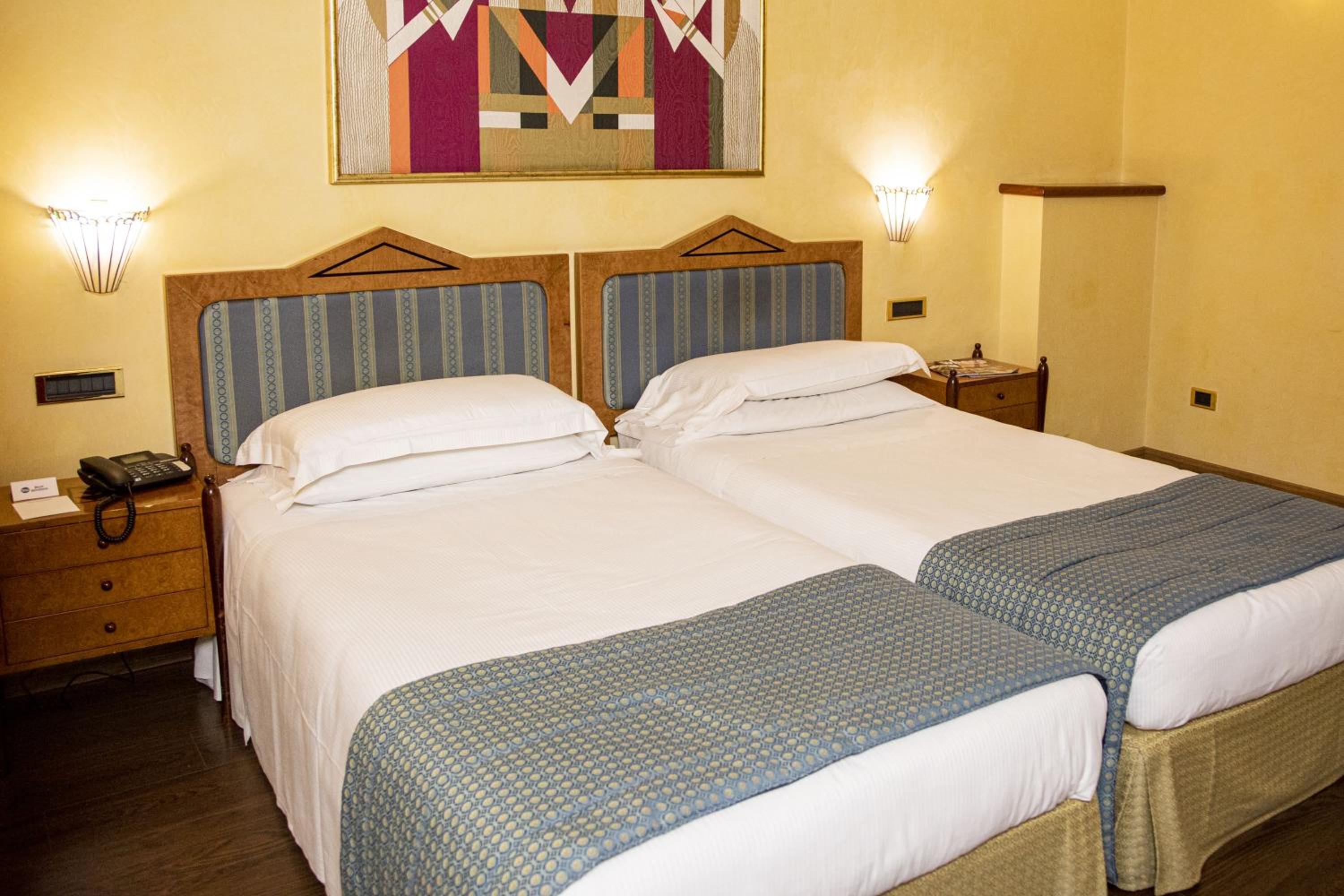 Classic Double Room thumbnail 6