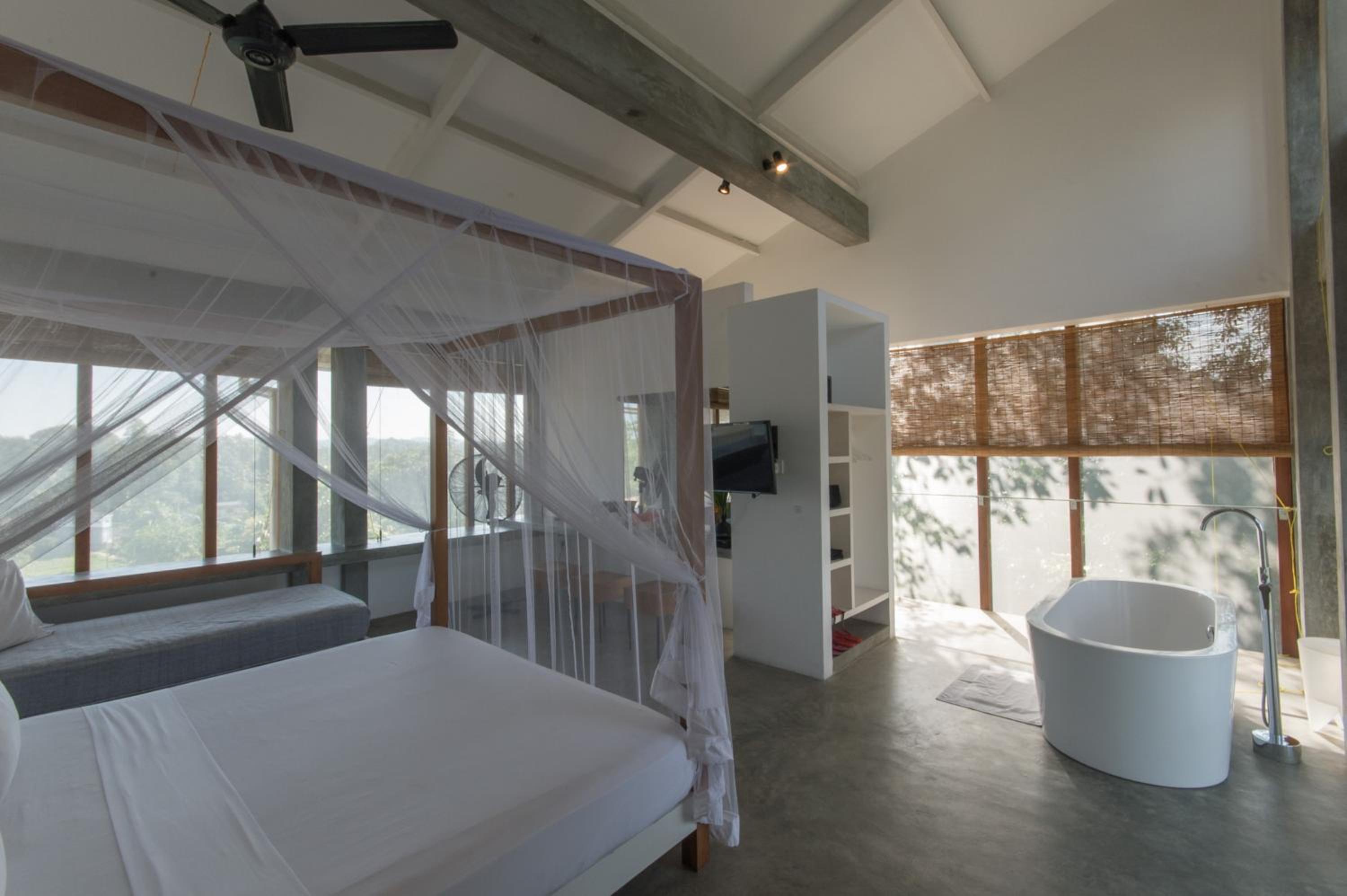 Deluxe Double Room with Bath photo 2