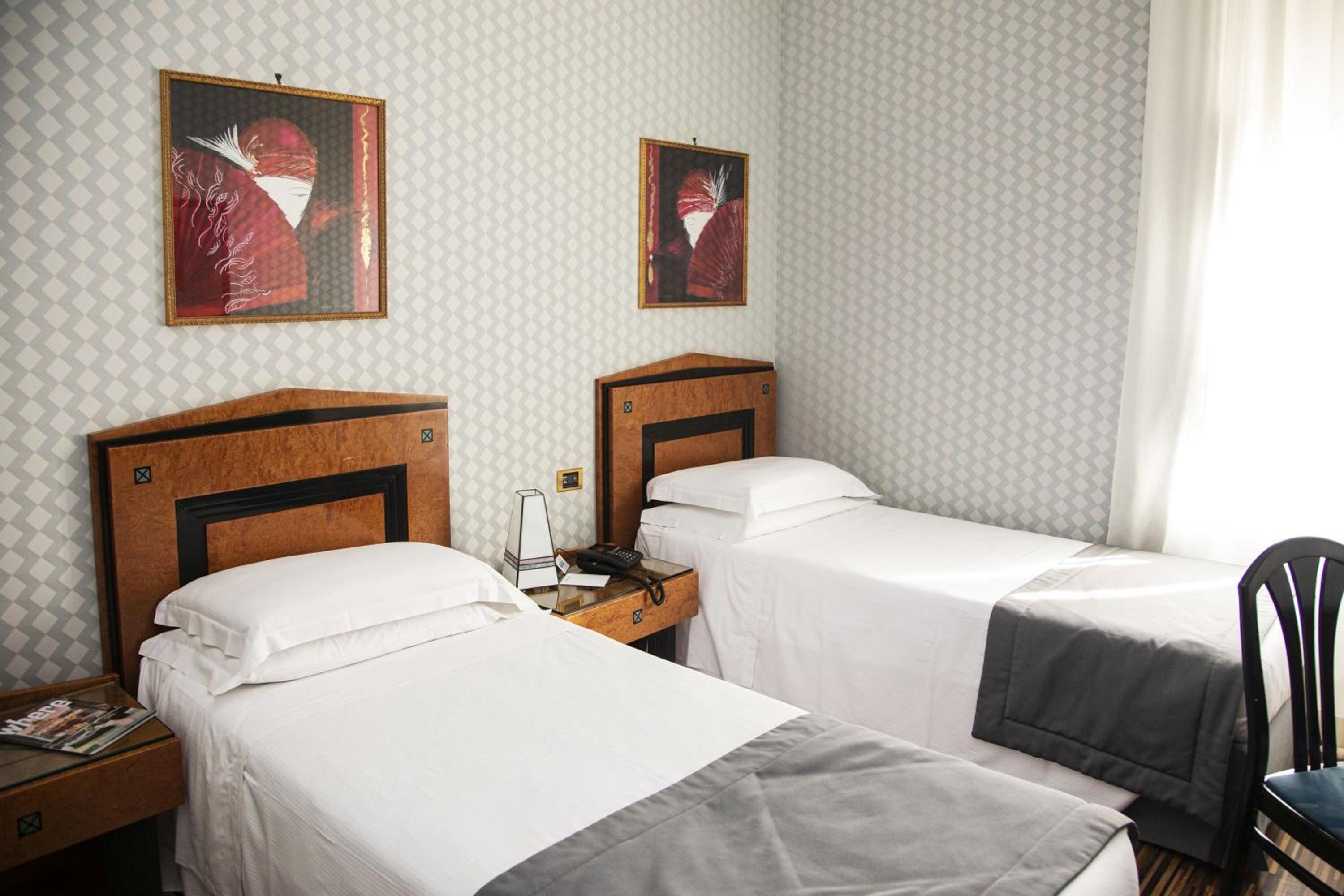Classic Twin Room thumbnail 5