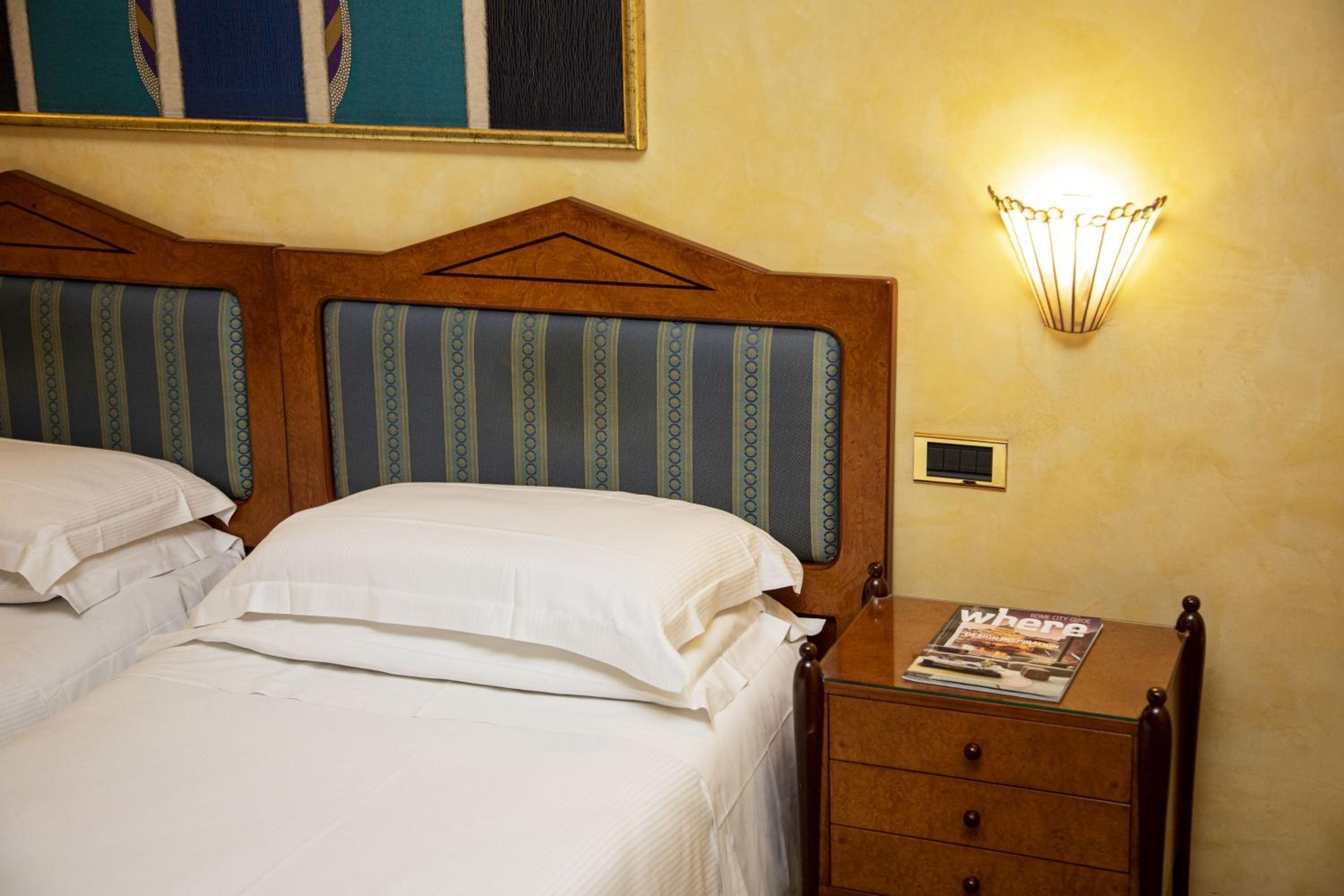 Classic Twin Room thumbnail 6