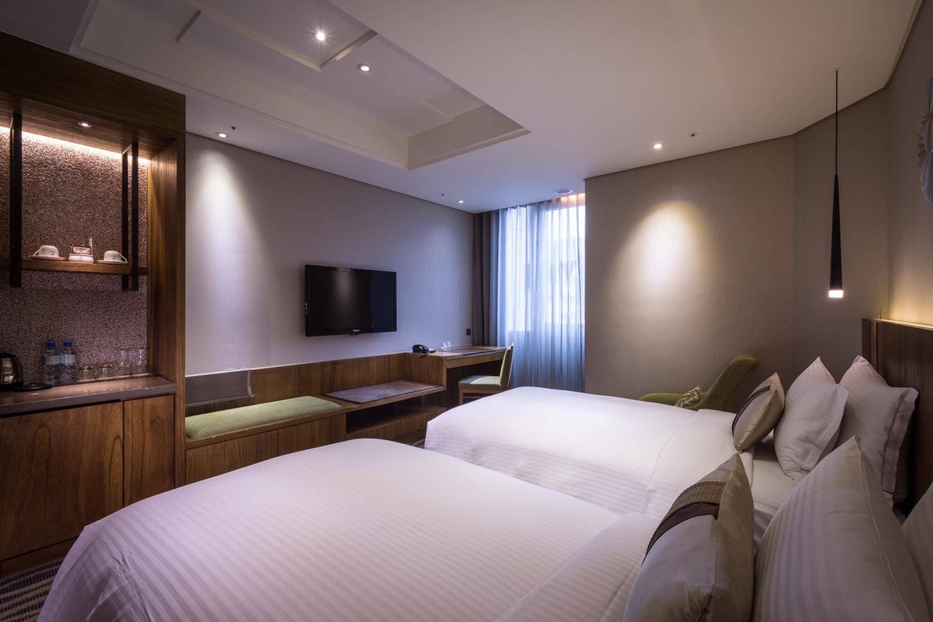 Business Twin Room photo 3