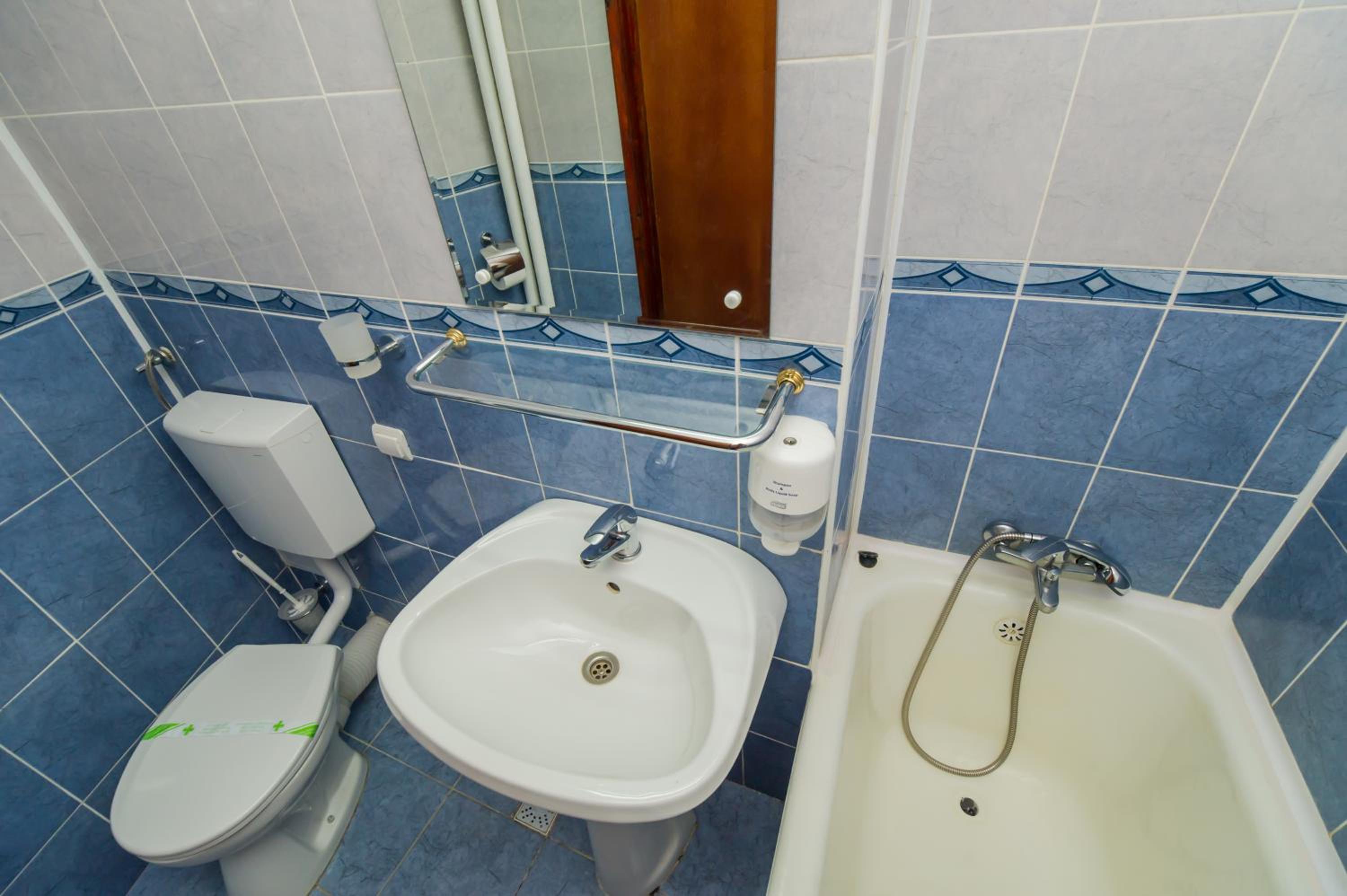 Double Room - Photo 9