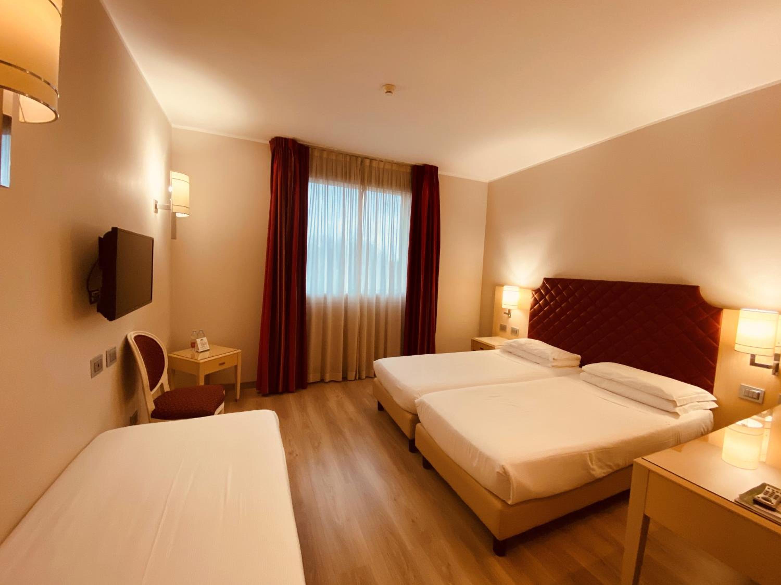 Classic Triple Room - Photo 8
