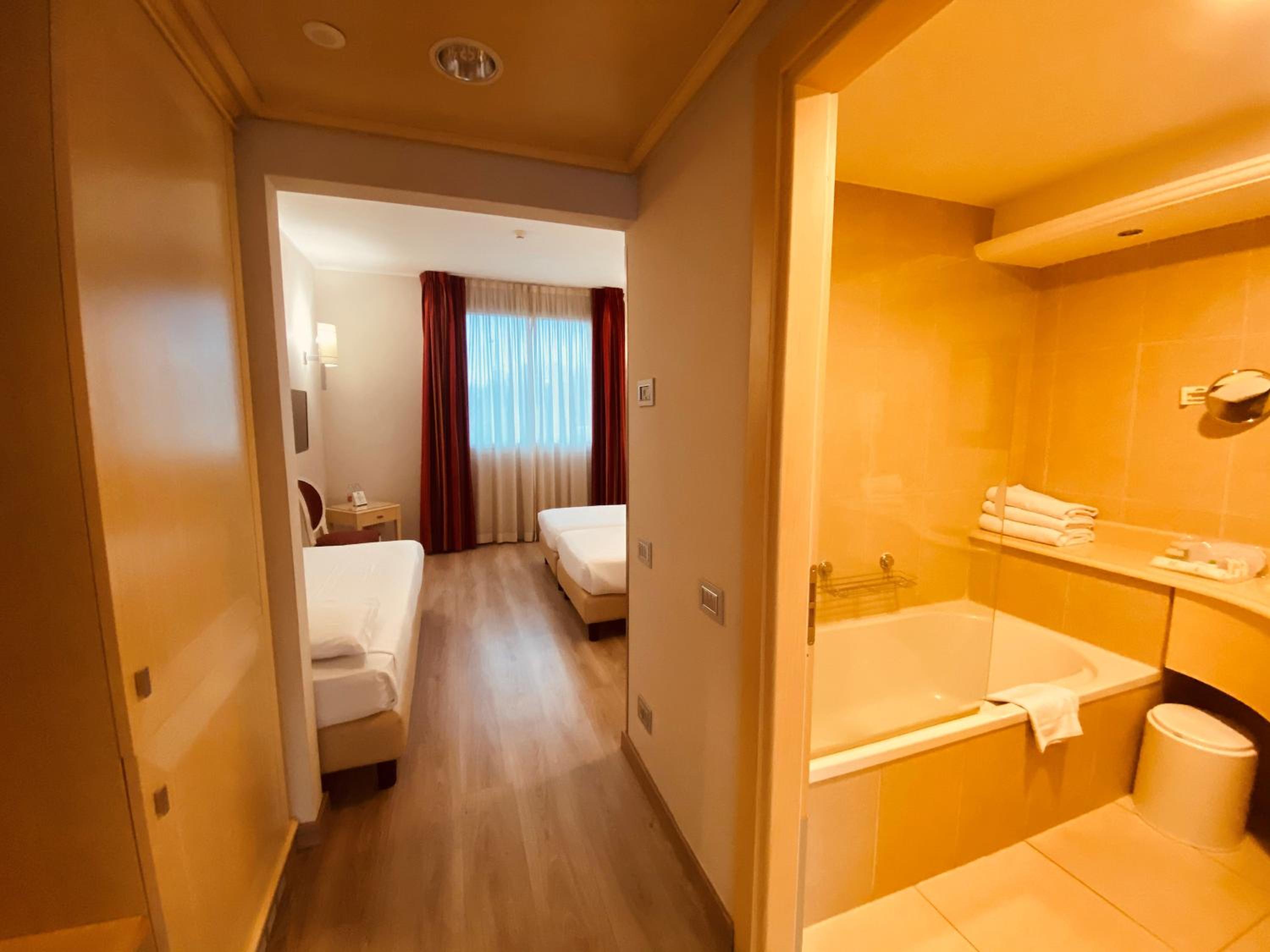 Classic Triple Room - Photo 9