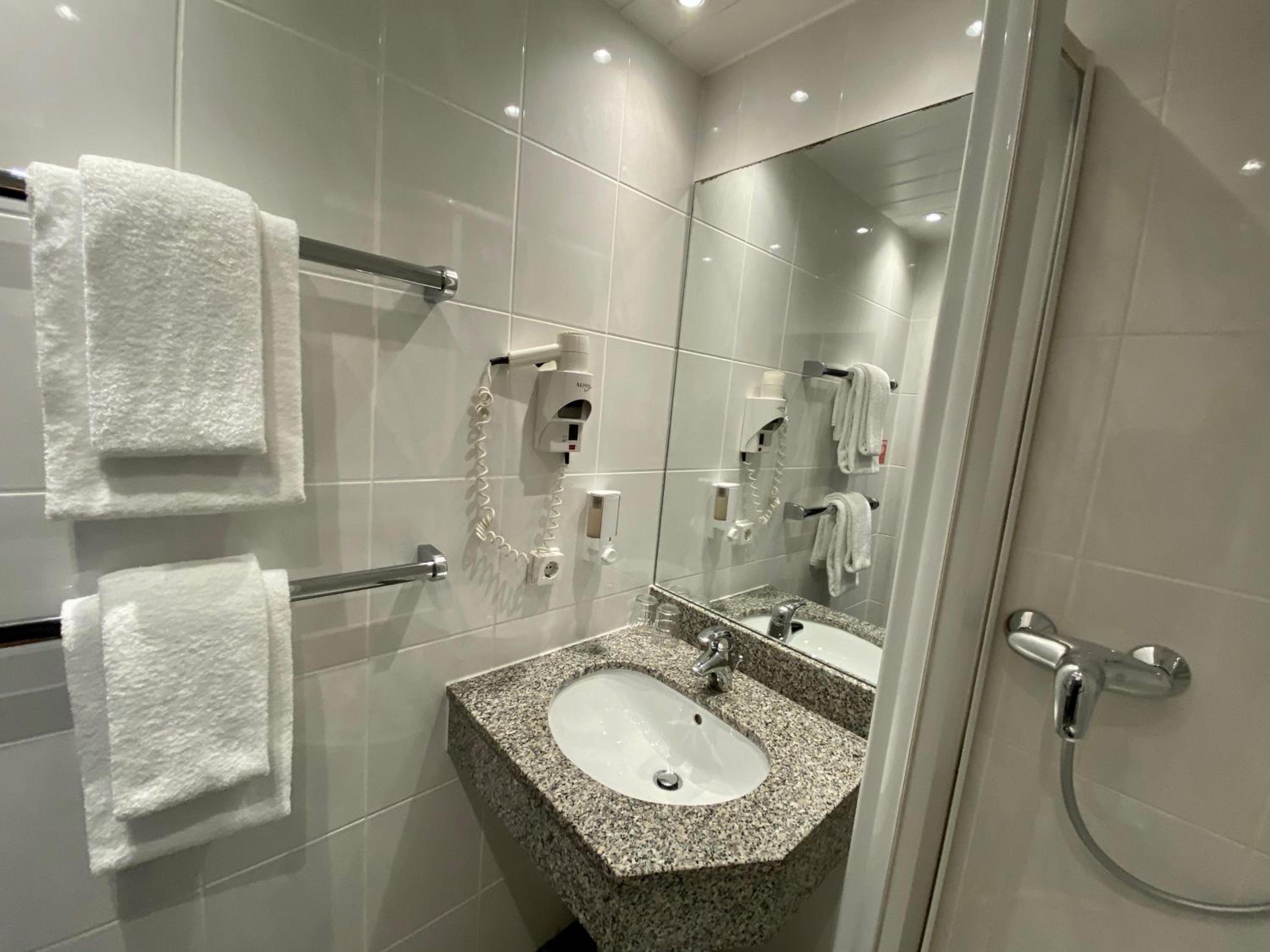 Superior Room - Photo 8