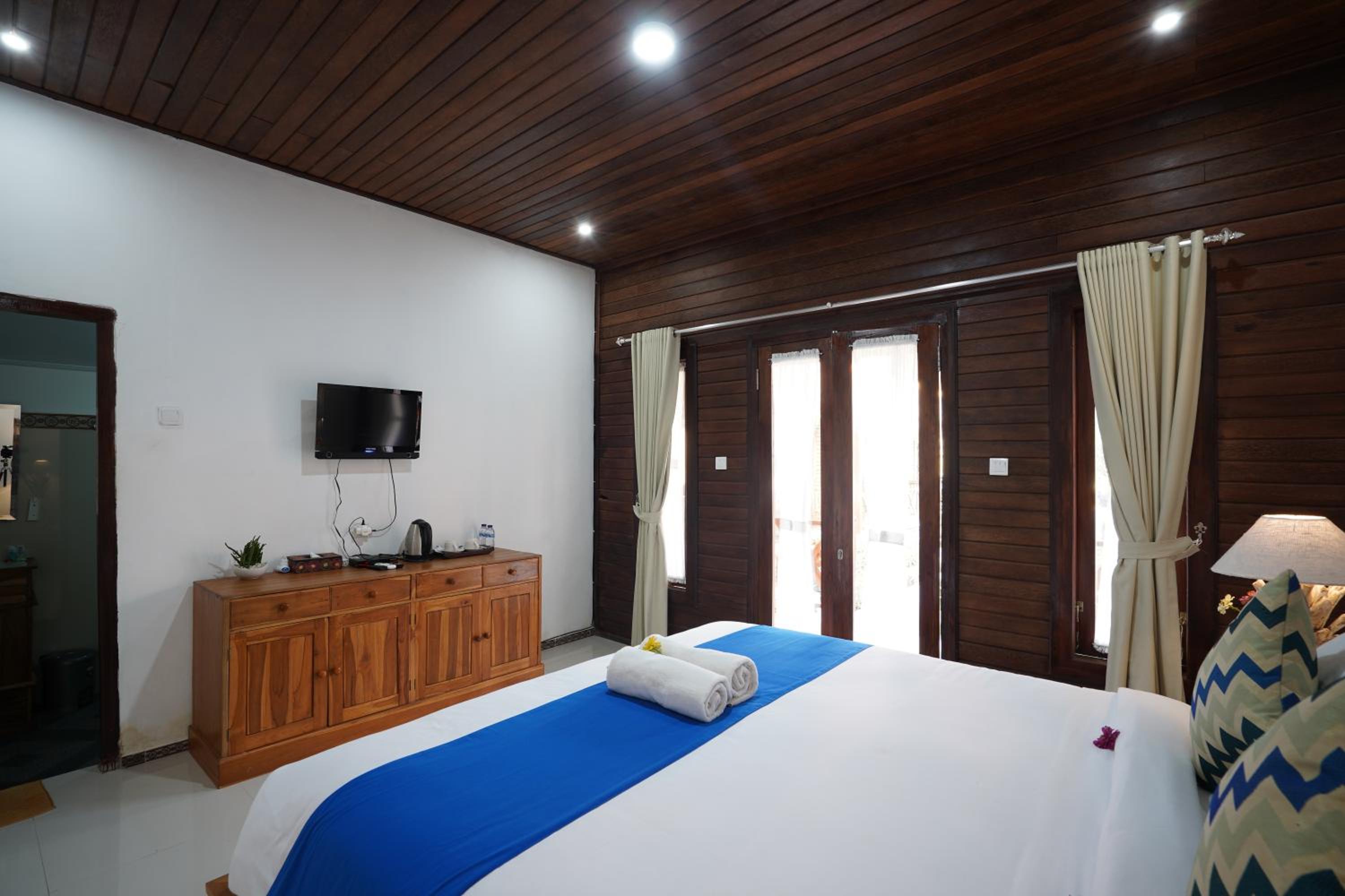 Double Room with Pool View - Photo 27