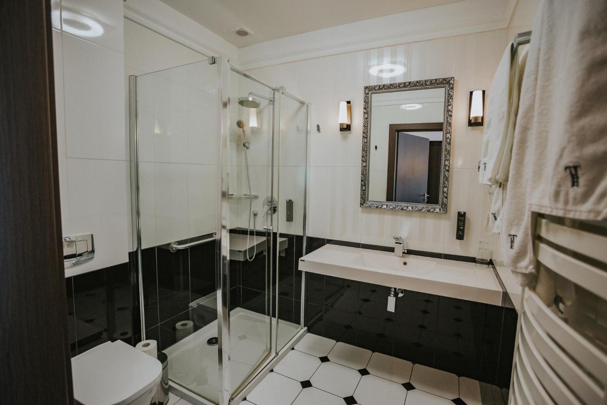 Large Twin Room - Photo 7