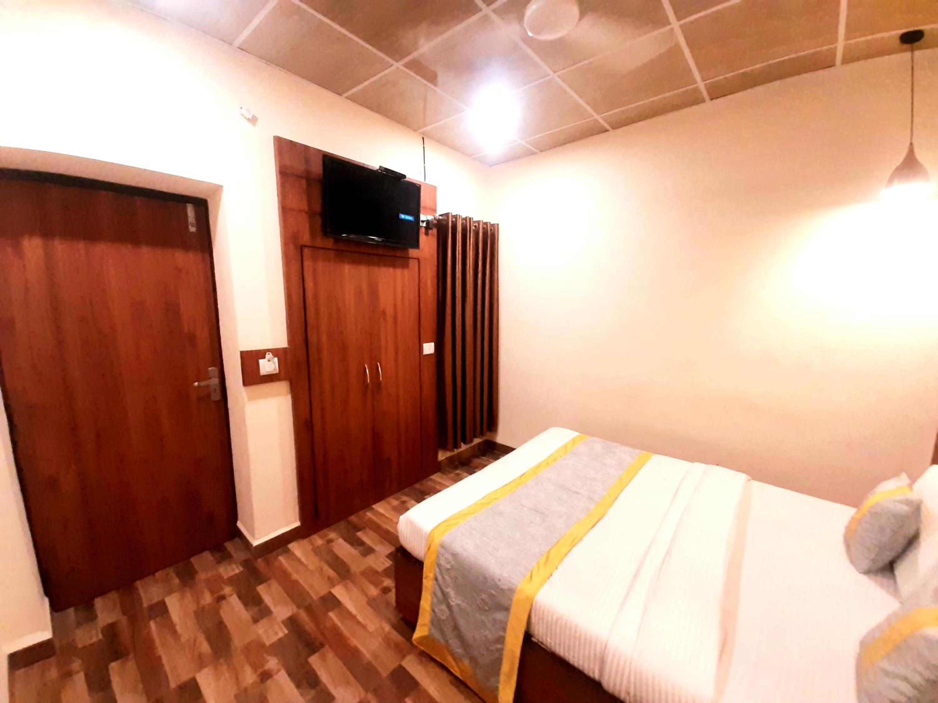 Deluxe Room - Photo 29
