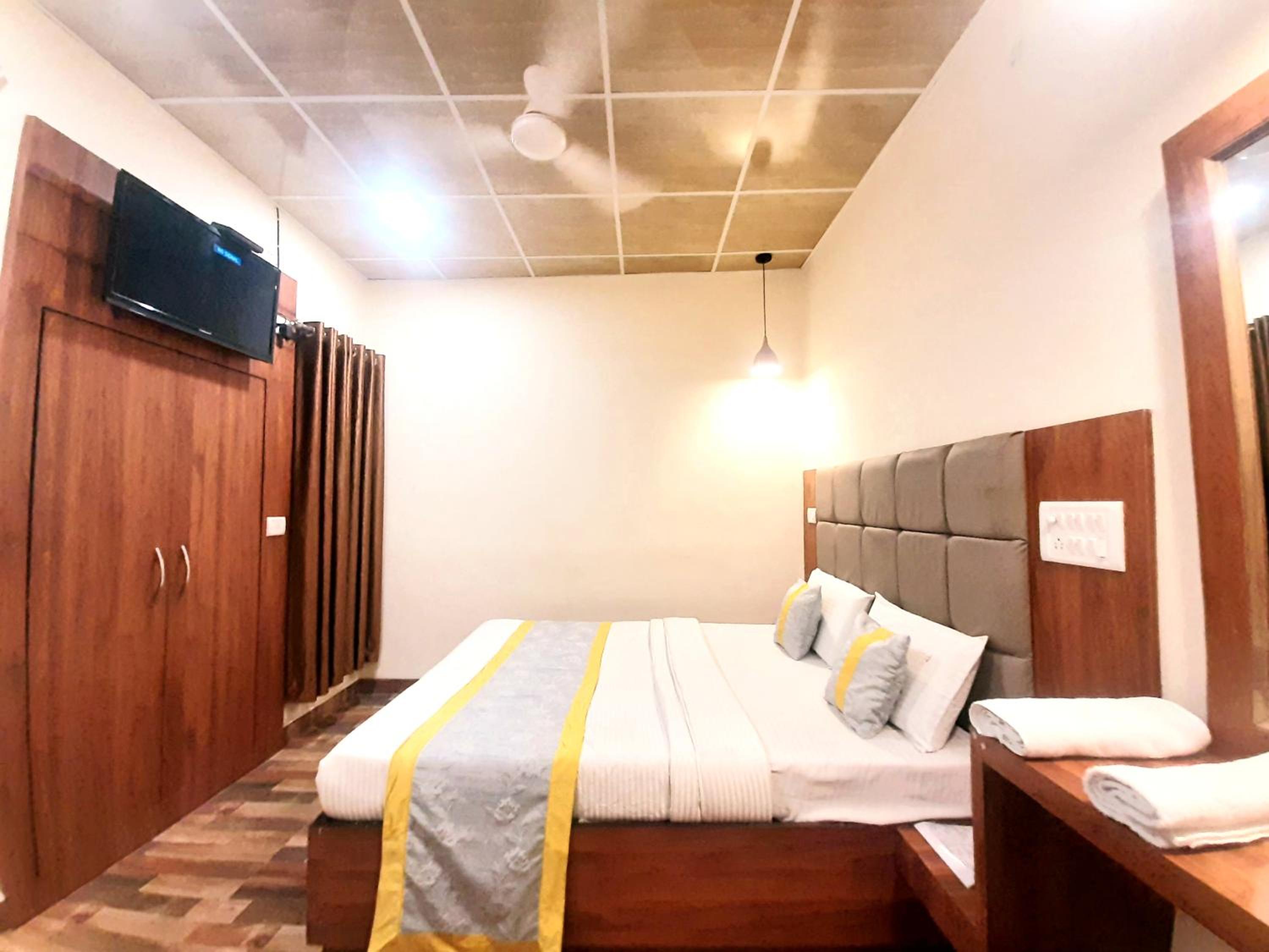 Deluxe Room - Photo 30