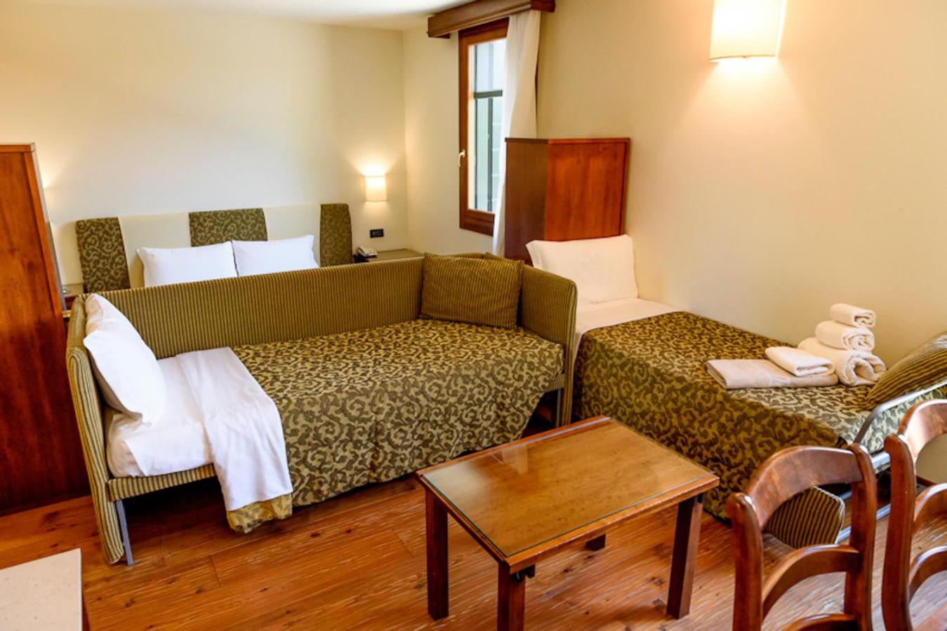 Family Room (2 Adults + 2 Children) photo 2