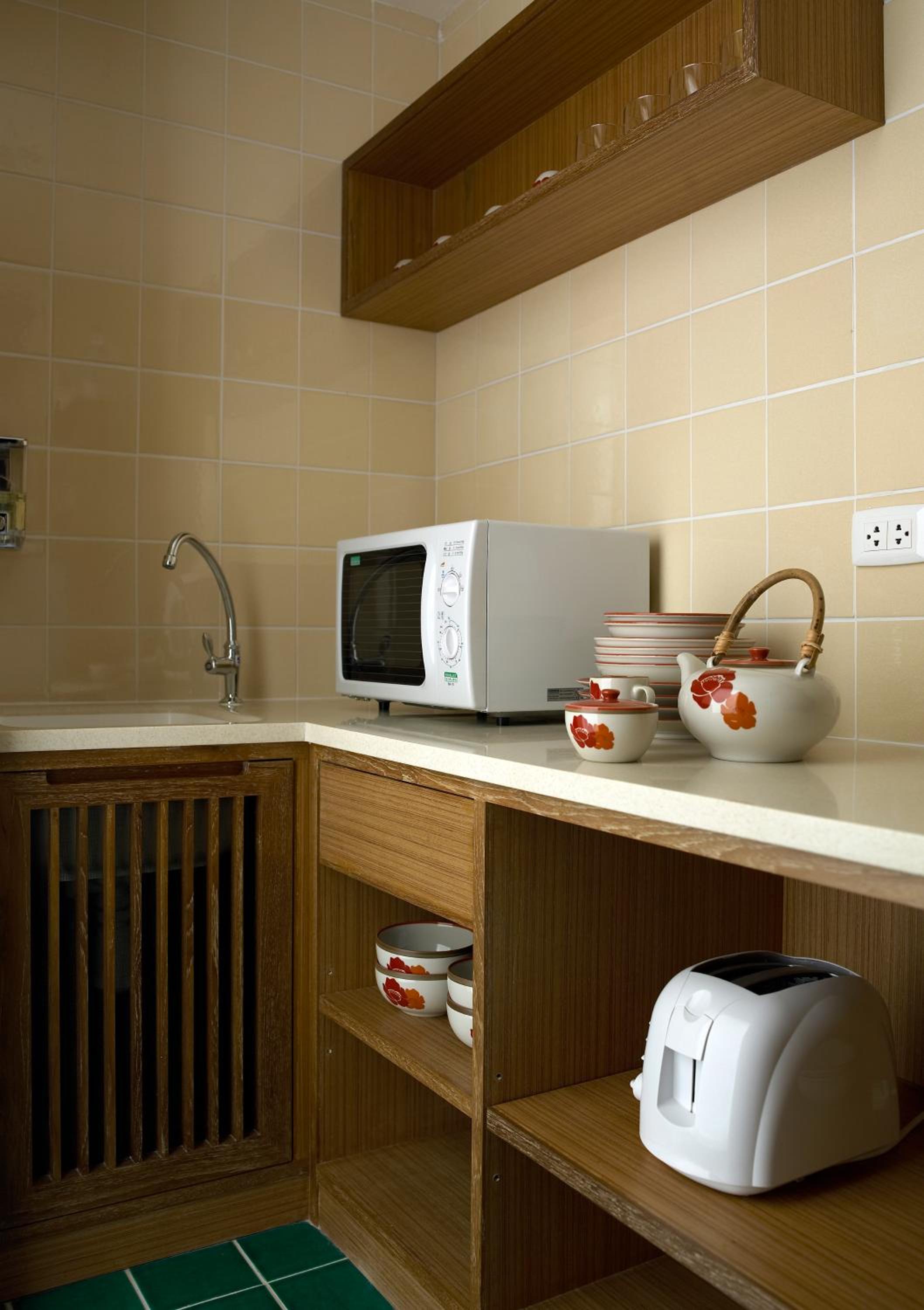 One-Bedroom Queen Suite, photo 7