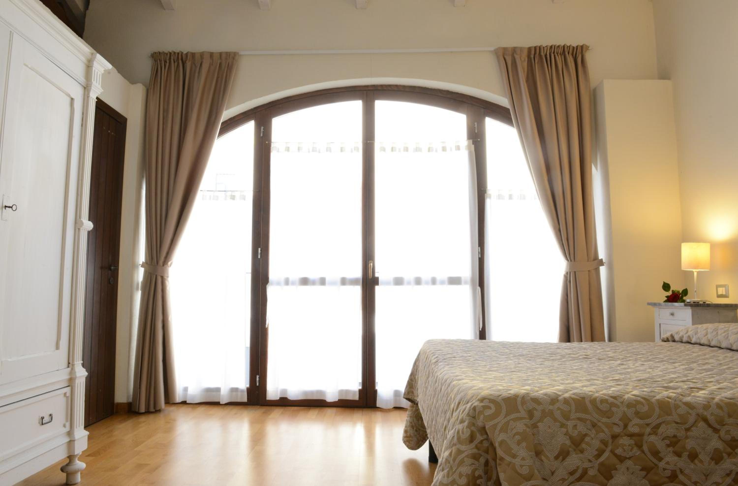 One-Bedroom Suite with Sofa Bed - Photo 2