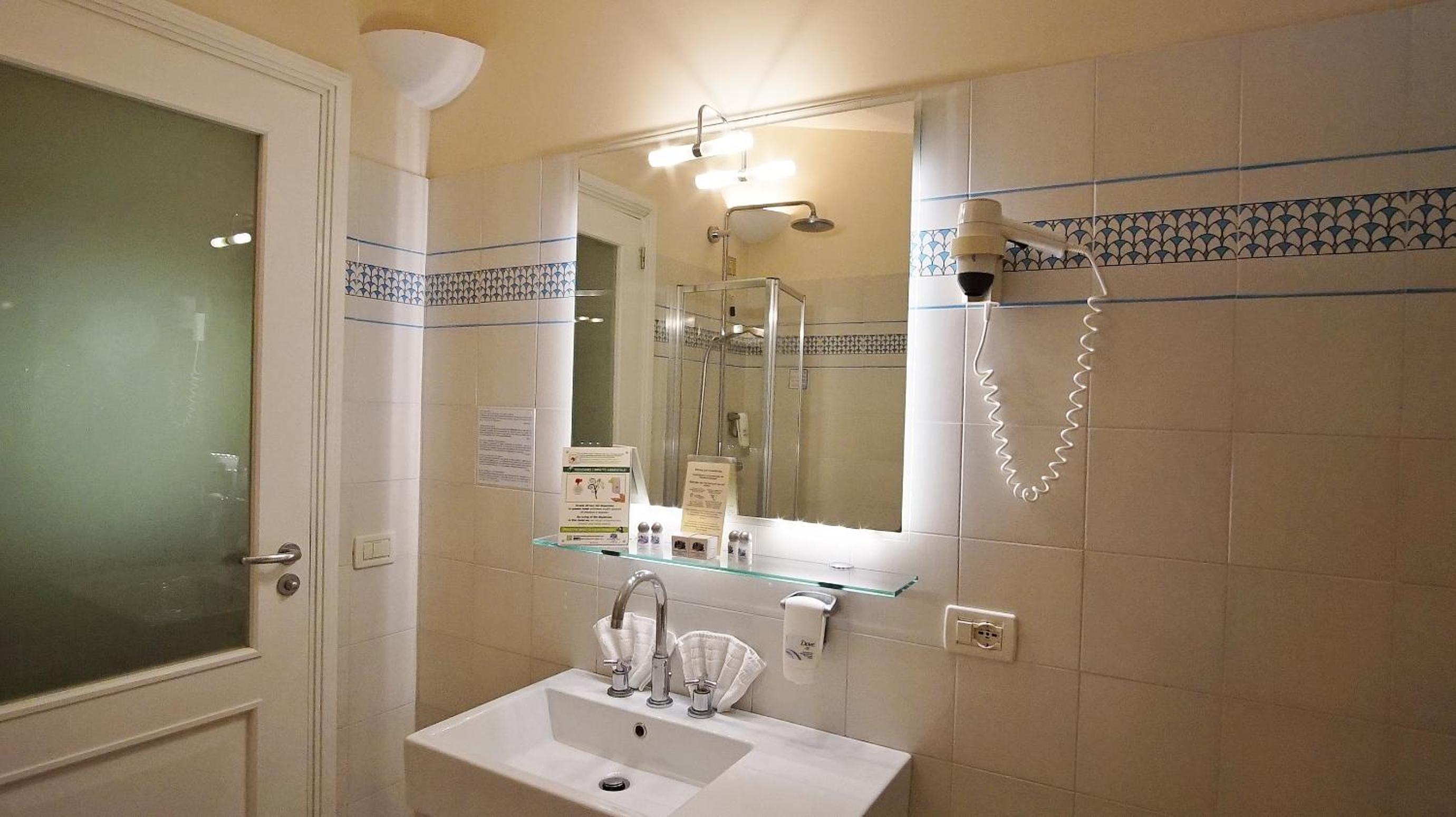 DeLuxe Double with balcony and garden view Annex - Photo 7