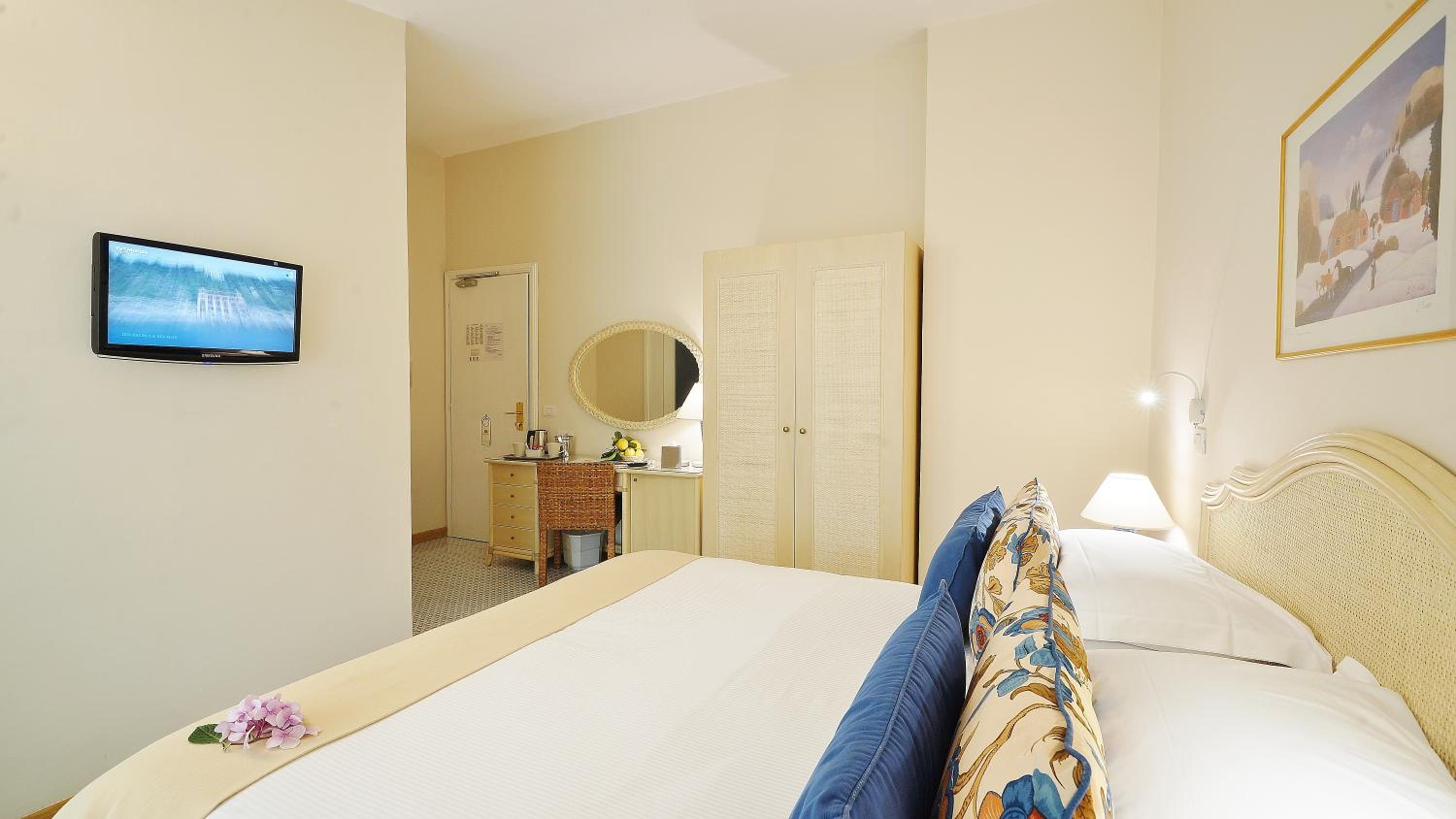 DeLuxe Double with balcony and garden view Annex - Photo 5