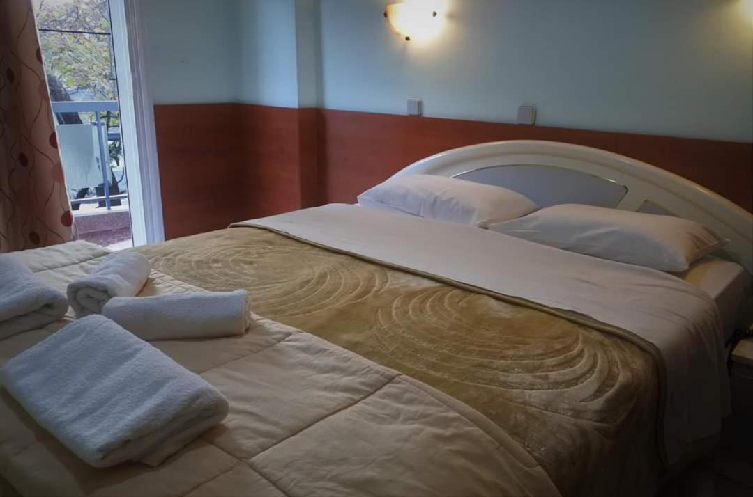 Double or Twin Room - Photo 7
