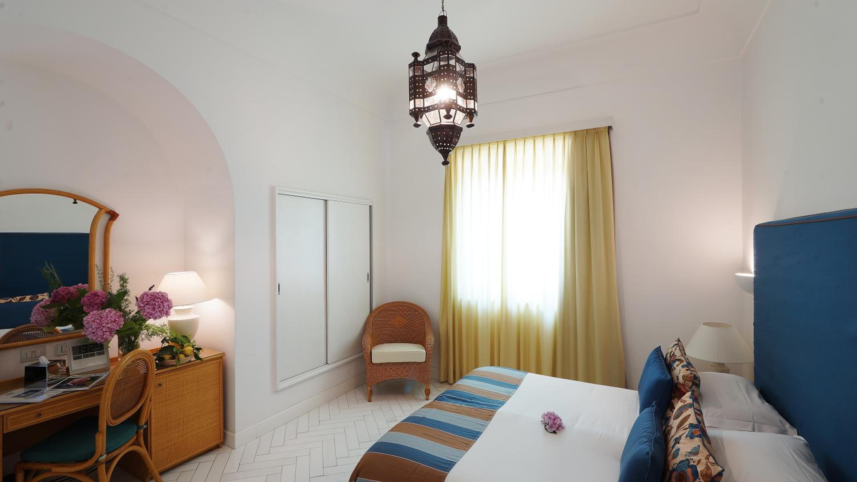 Standard Double with partial sea/sunset view (NO balcony) - Photo 7