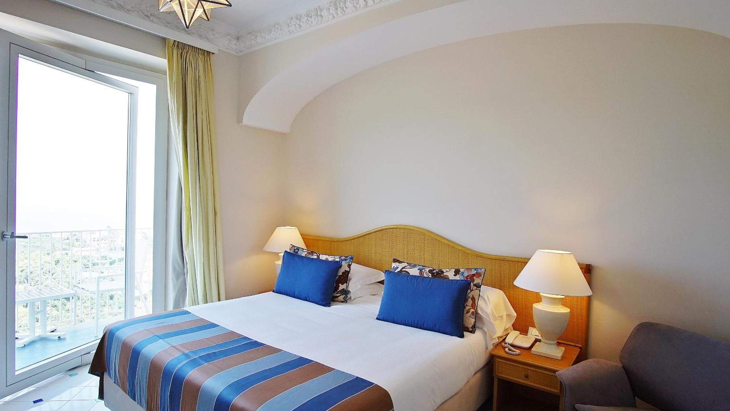 Double or Twin Room with Balcony and Sunset Sea View