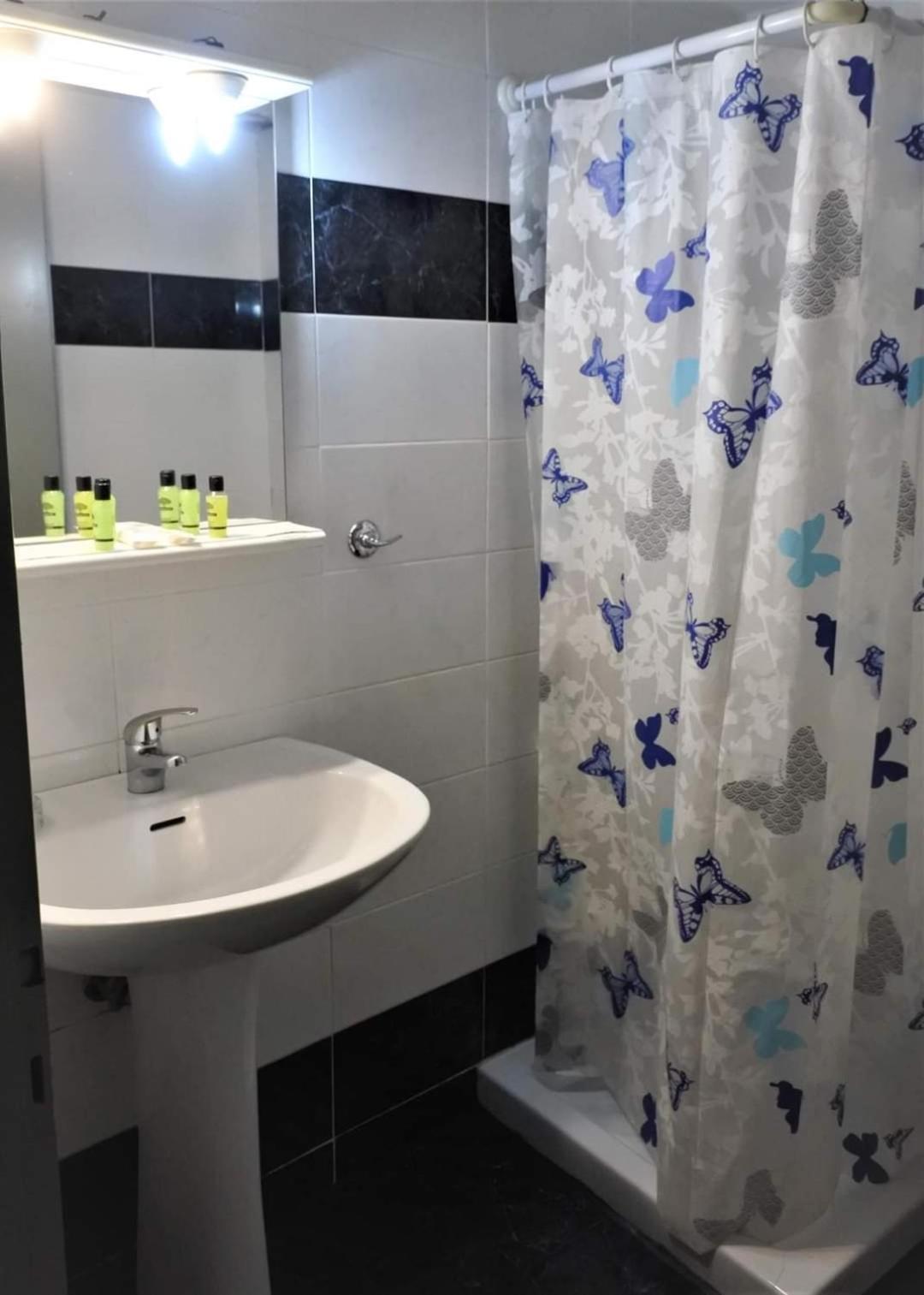 Double or Twin Room - Photo 21