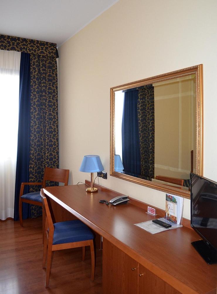 Standard Double or Twin Room photo 1