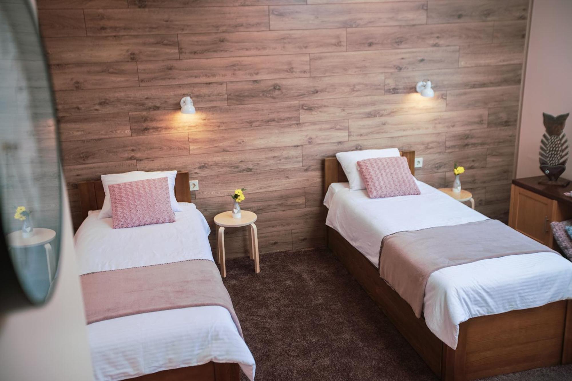 Large Double or Twin Room photo 1