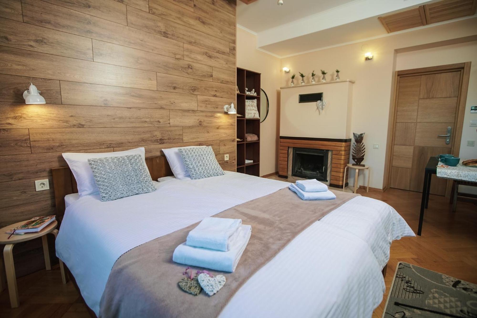 Large Double or Twin Room photo 3