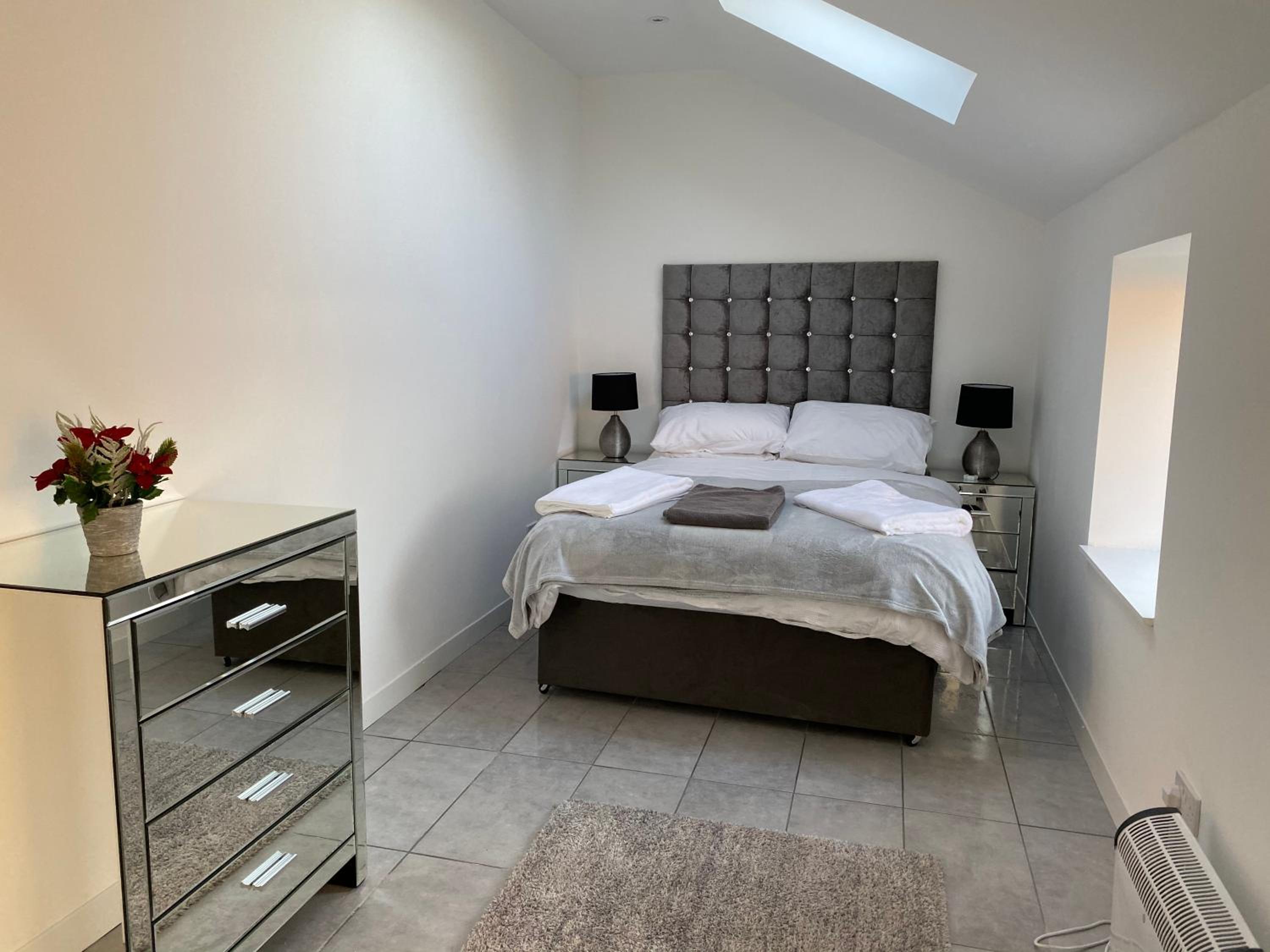 One-Bedroom Apartment - Photo 12