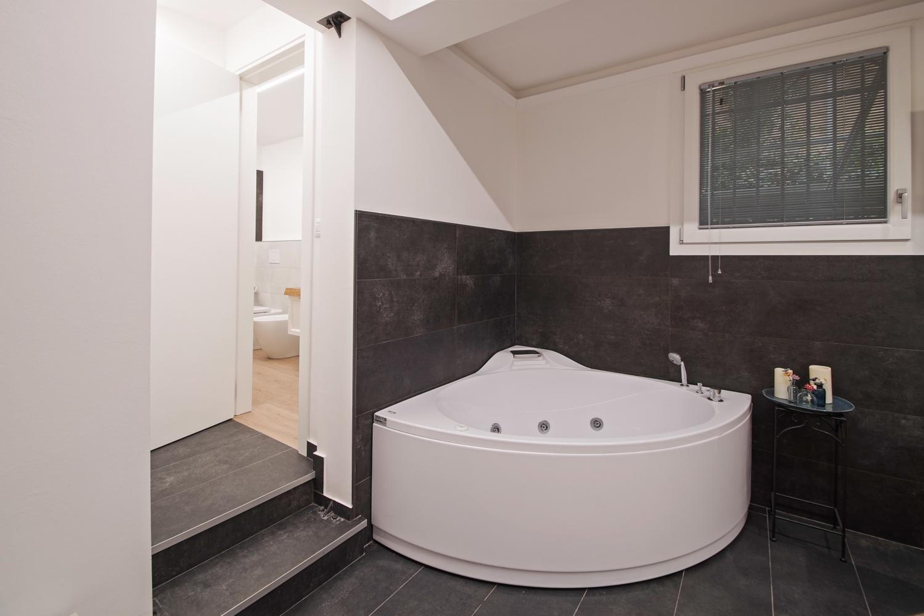 Suite with Spa Bath - Photo 9