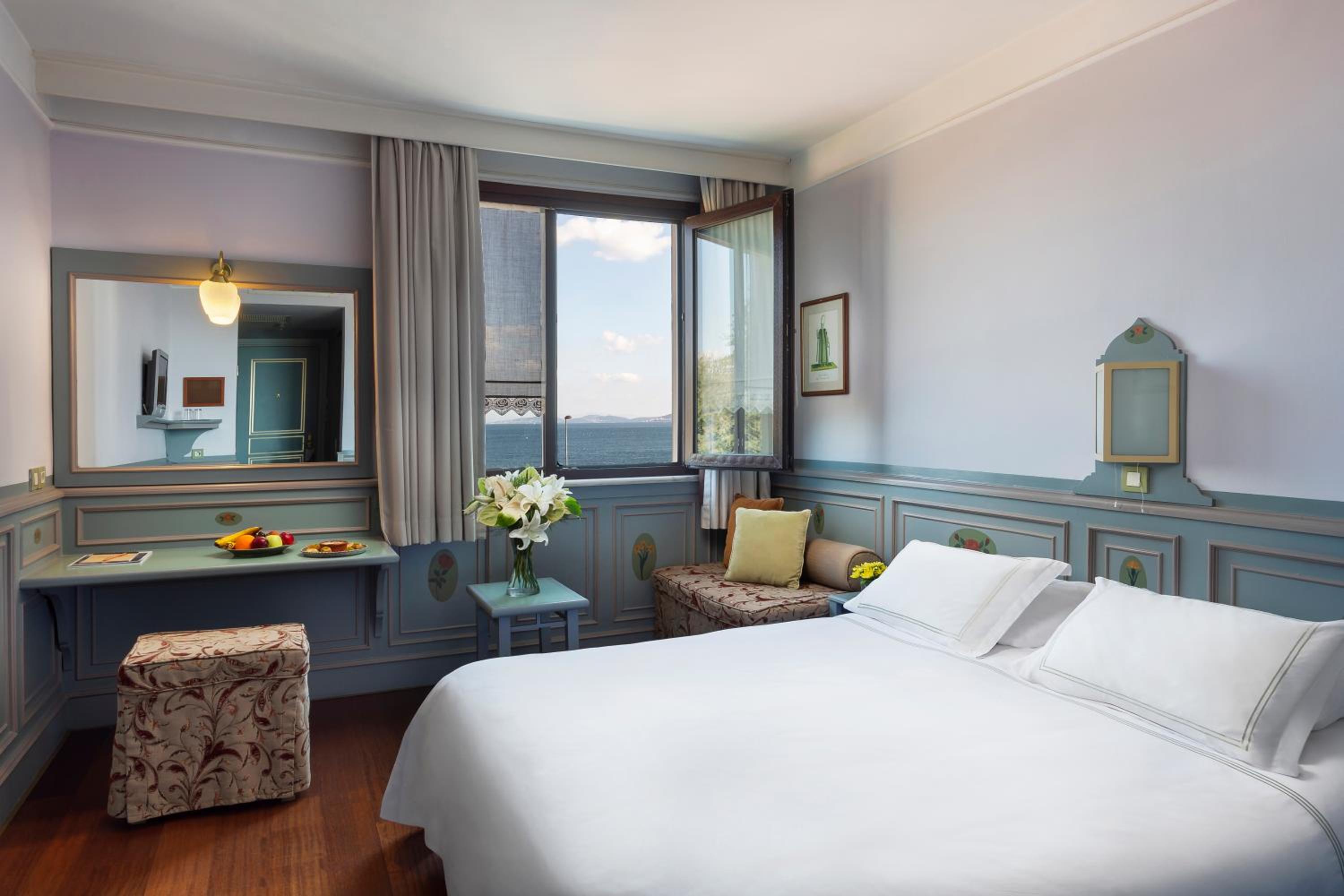 Deluxe Double or Twin Room with Sea View photo 1