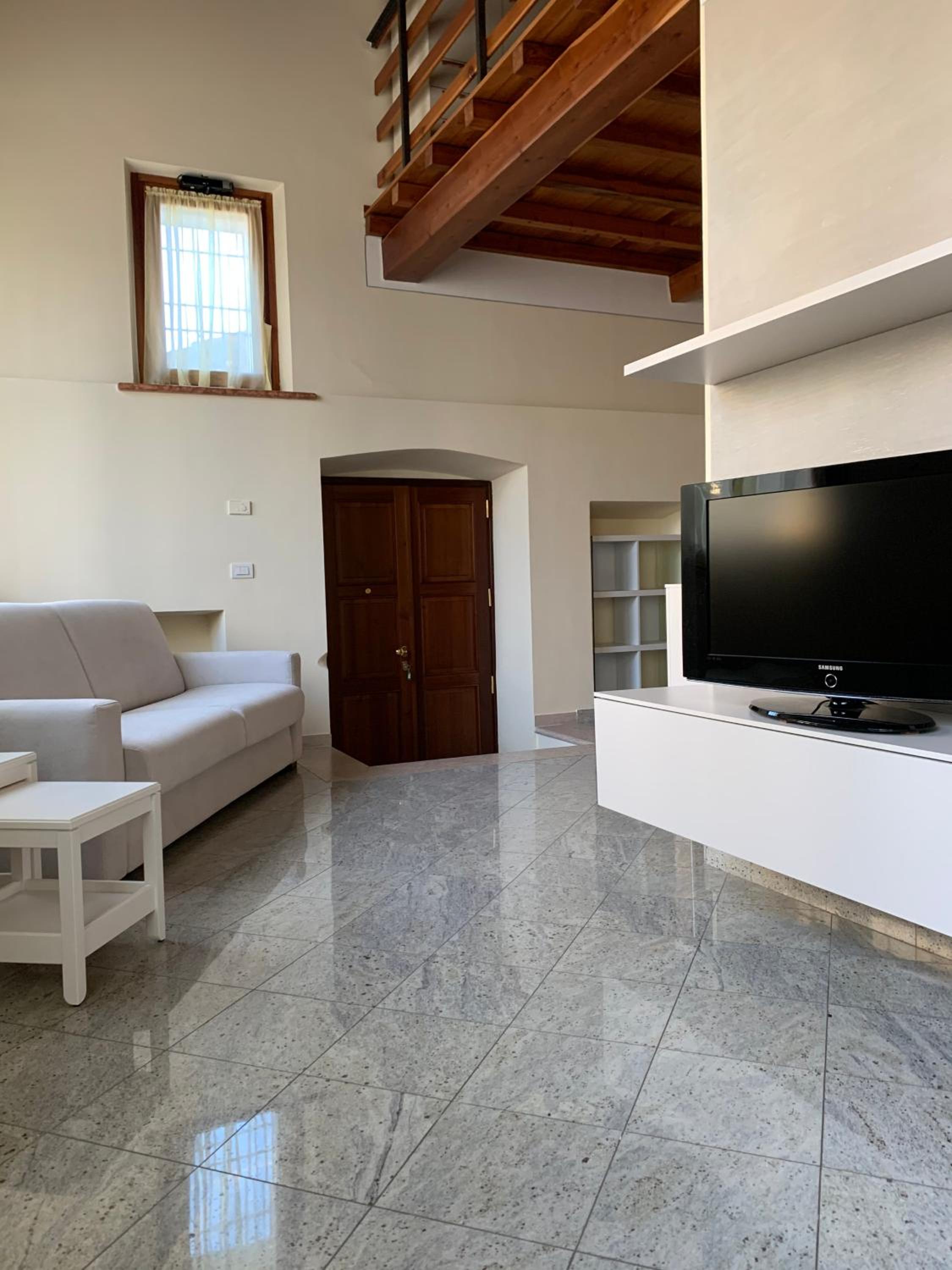 One-Bedroom Apartment - Photo 11