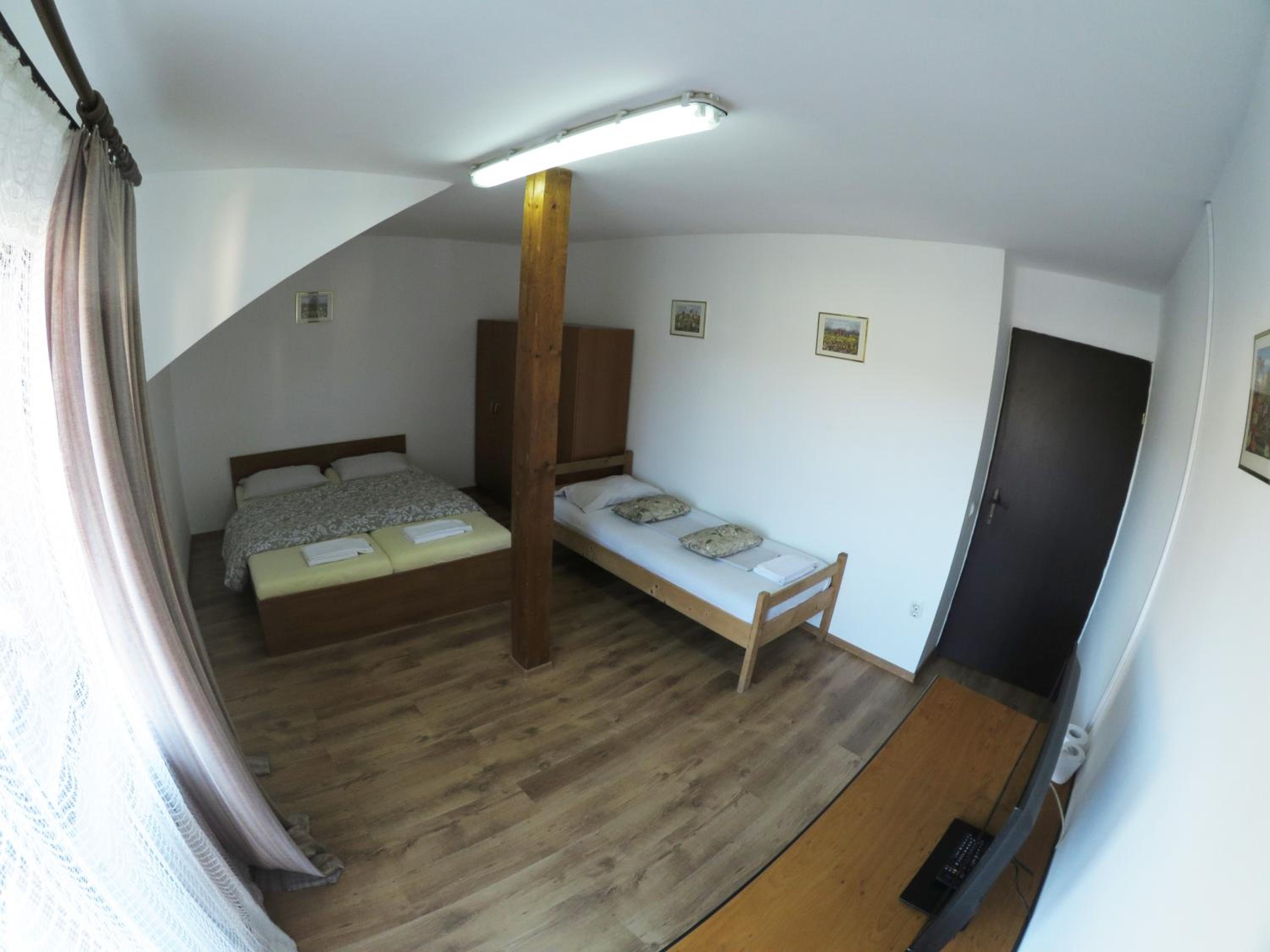 Comfort Triple Room with Shower - Photo 6