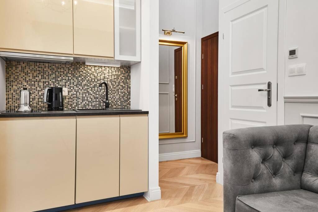 One-Bedroom Apartment - Photo 3