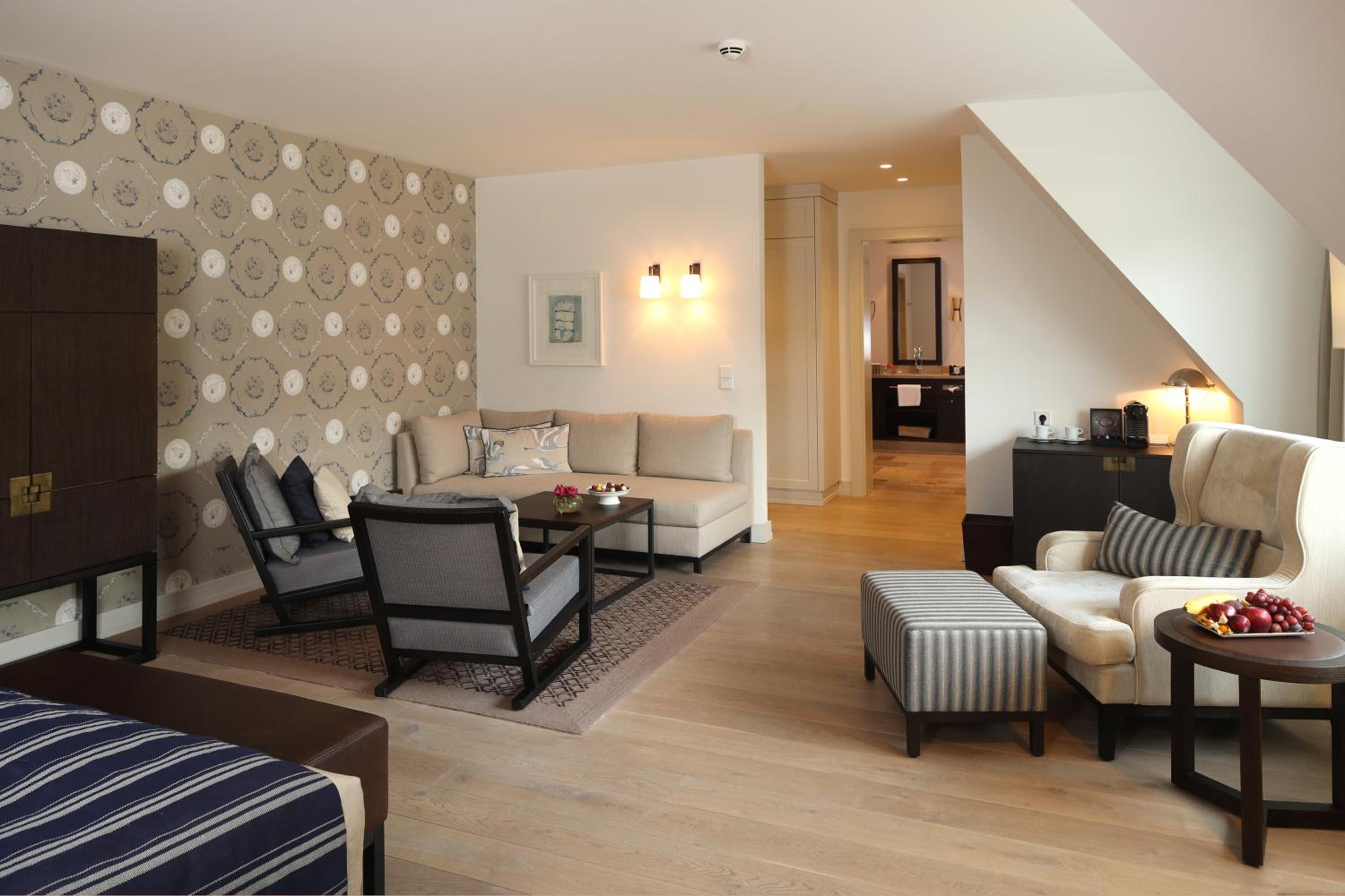 Standard Double Room thumbnail 5