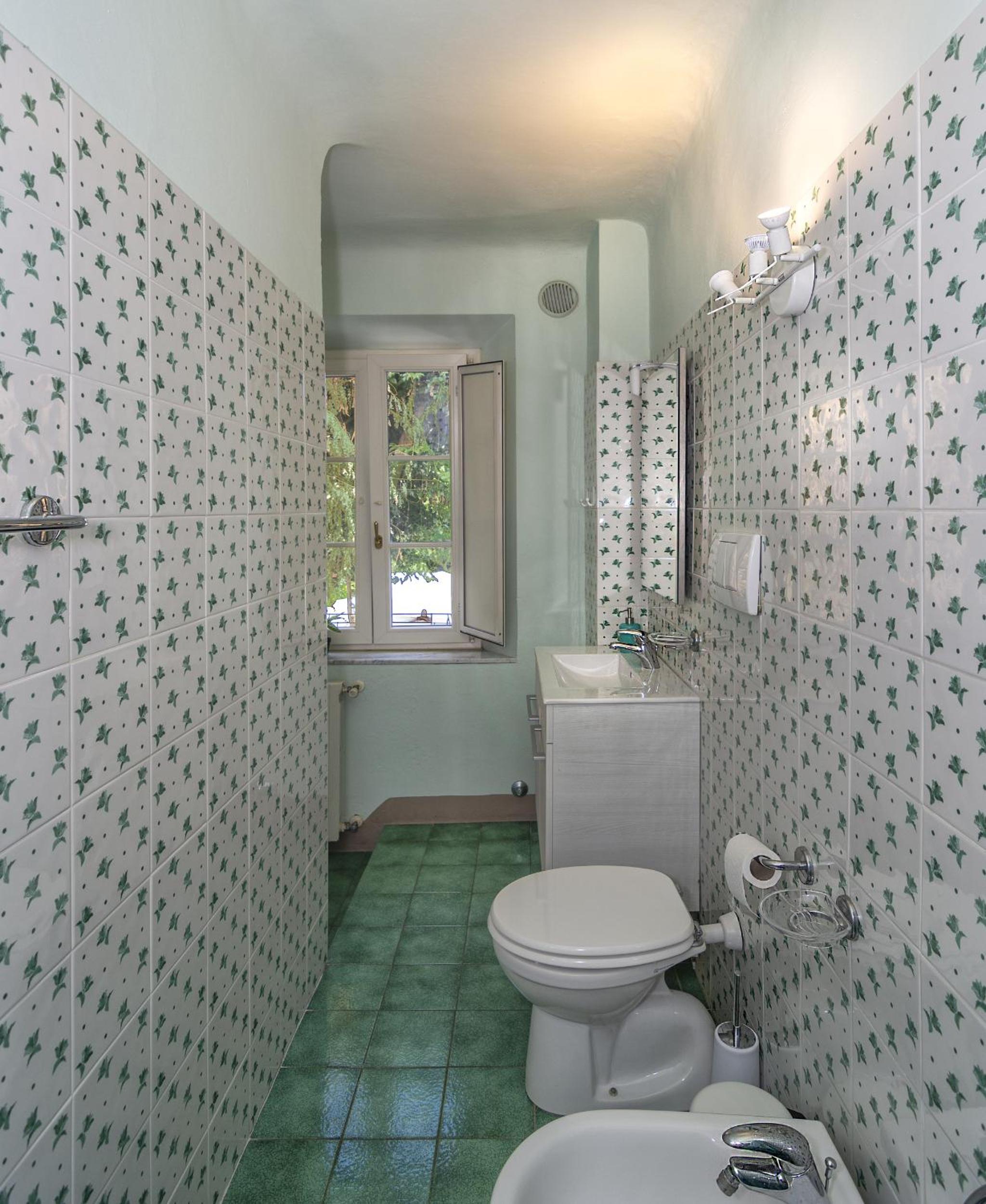 Single Room with Private Bathroom photo 2