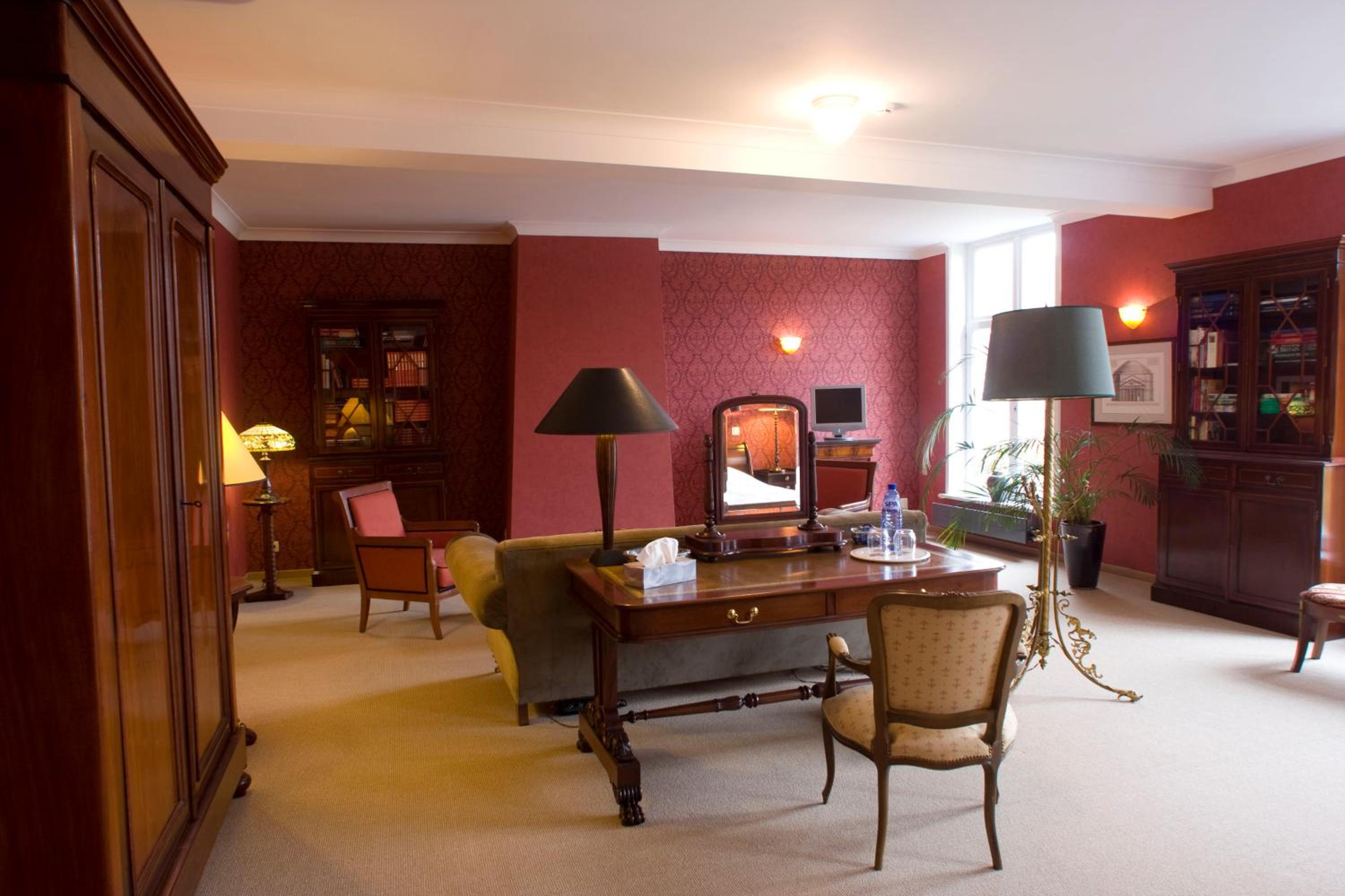 Luxury Suite - Photo 1