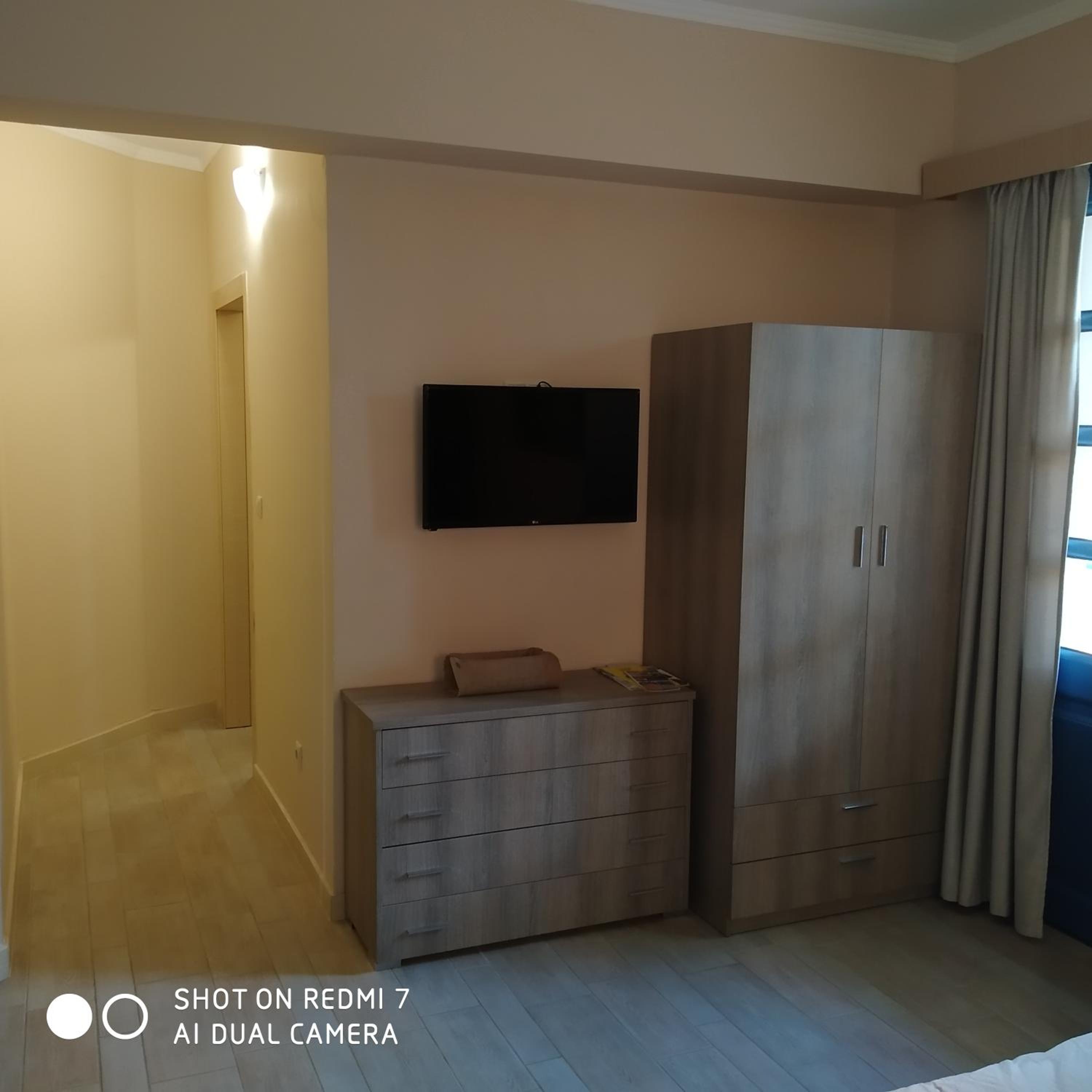 Apartment with Mountain View - Photo 8