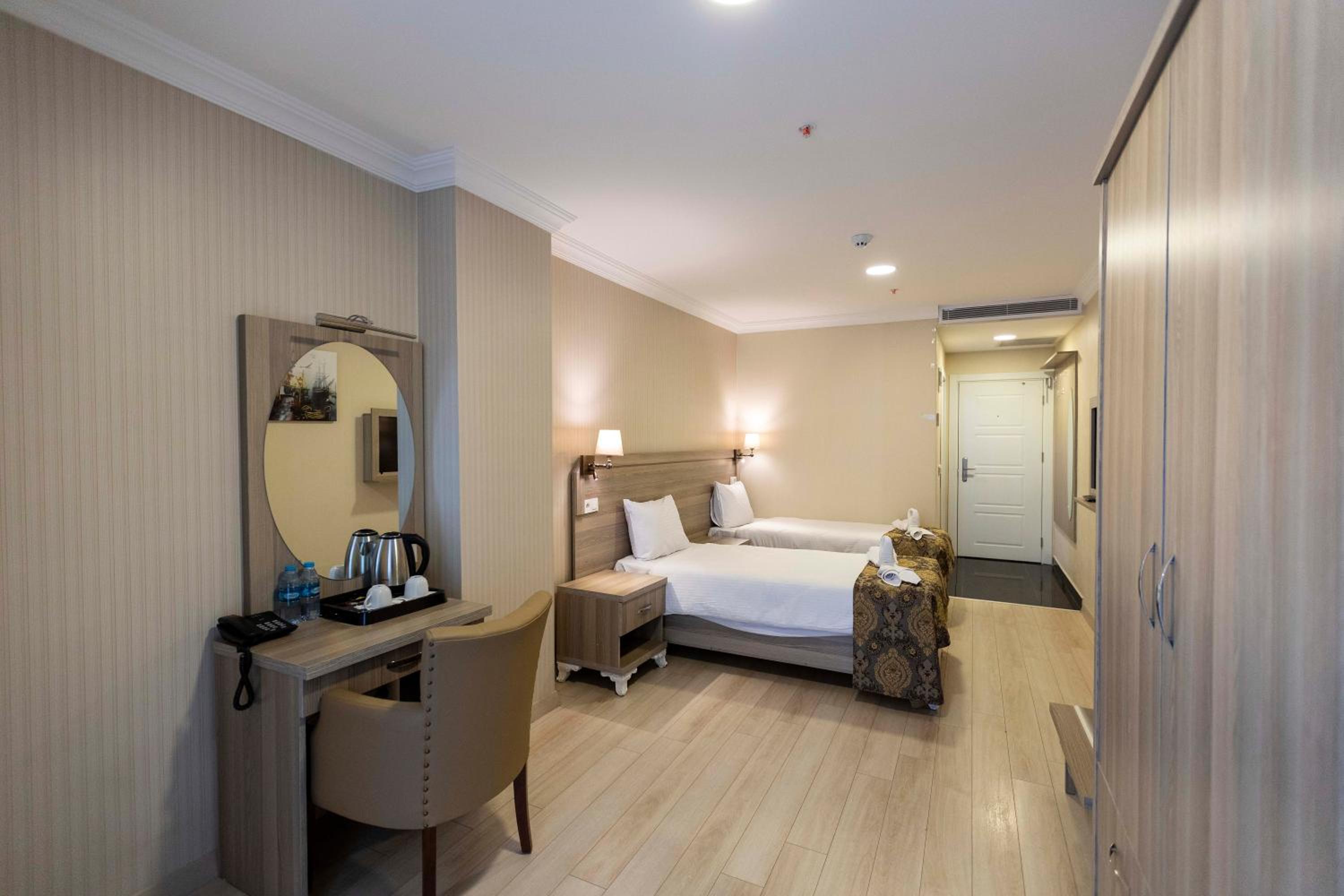Standard Double or Twin Room photo 1