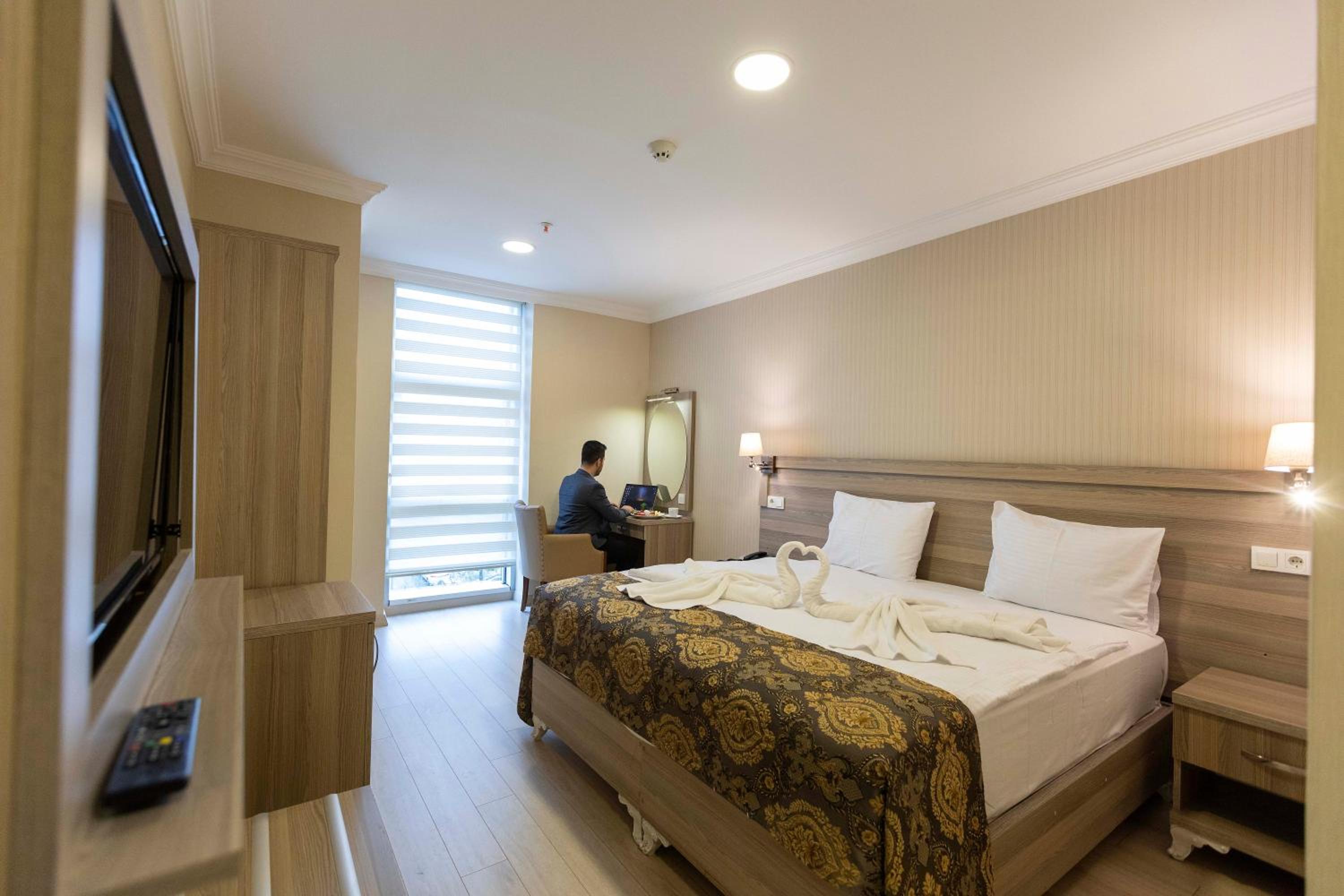 Standard Double or Twin Room photo 3
