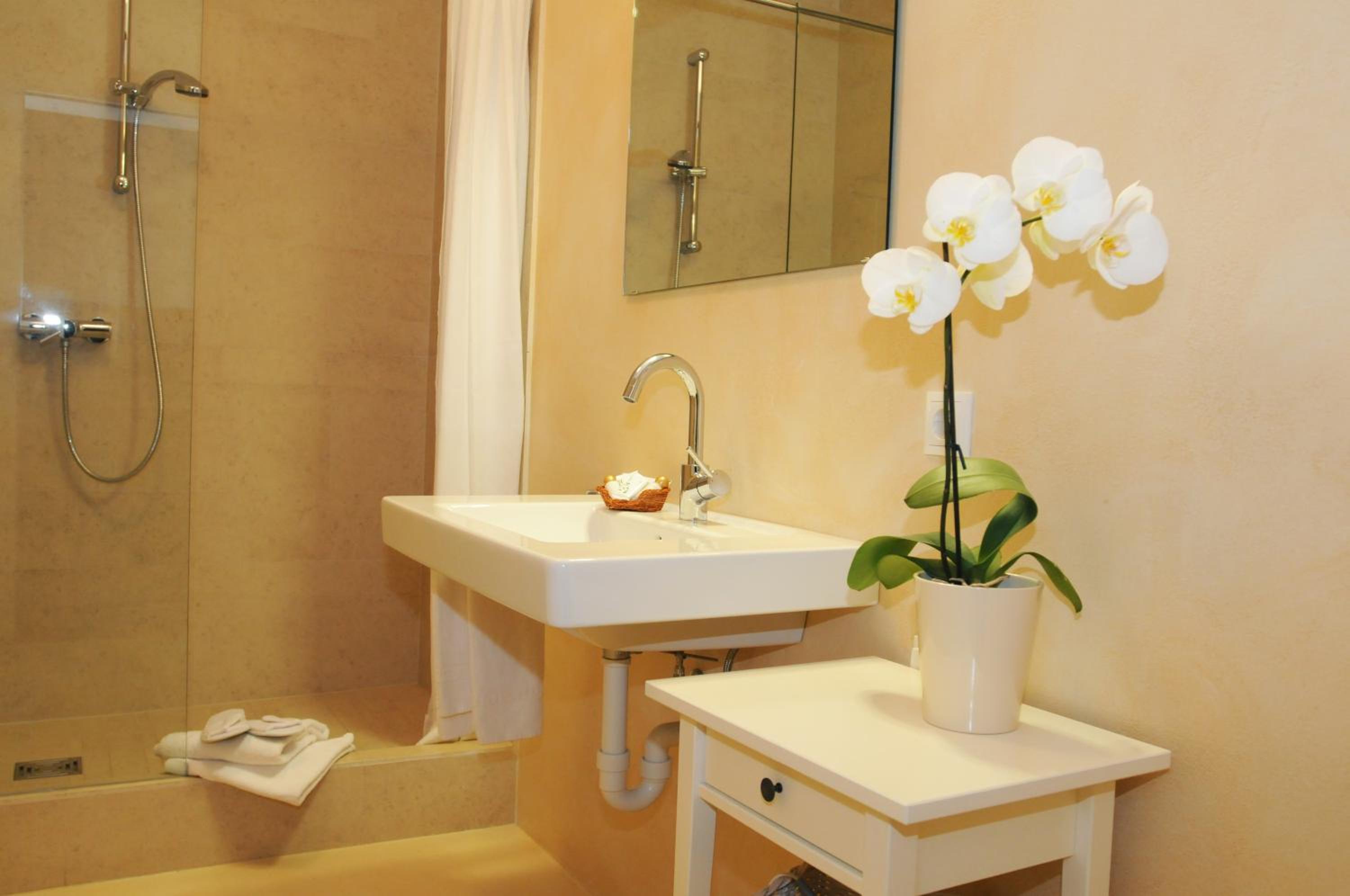 Suite with Lake View - Photo 6