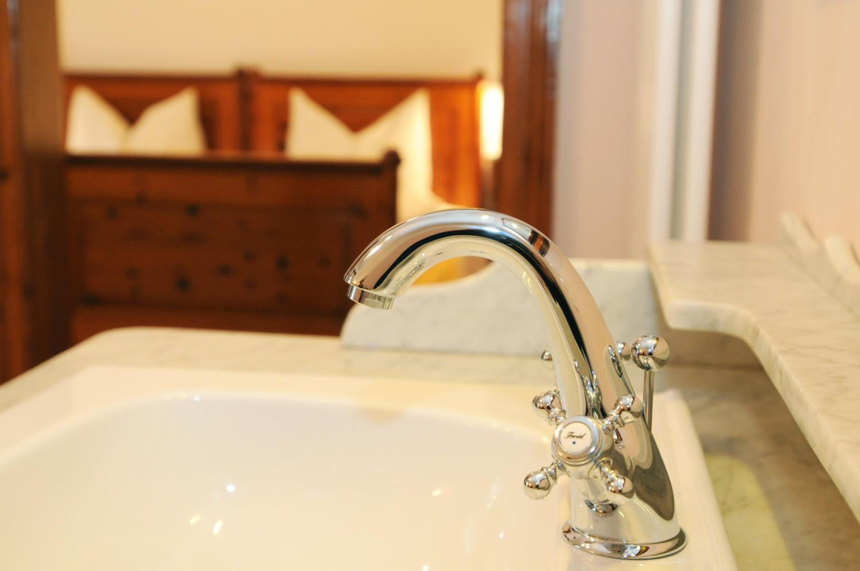 Suite with Lake View - Photo 7